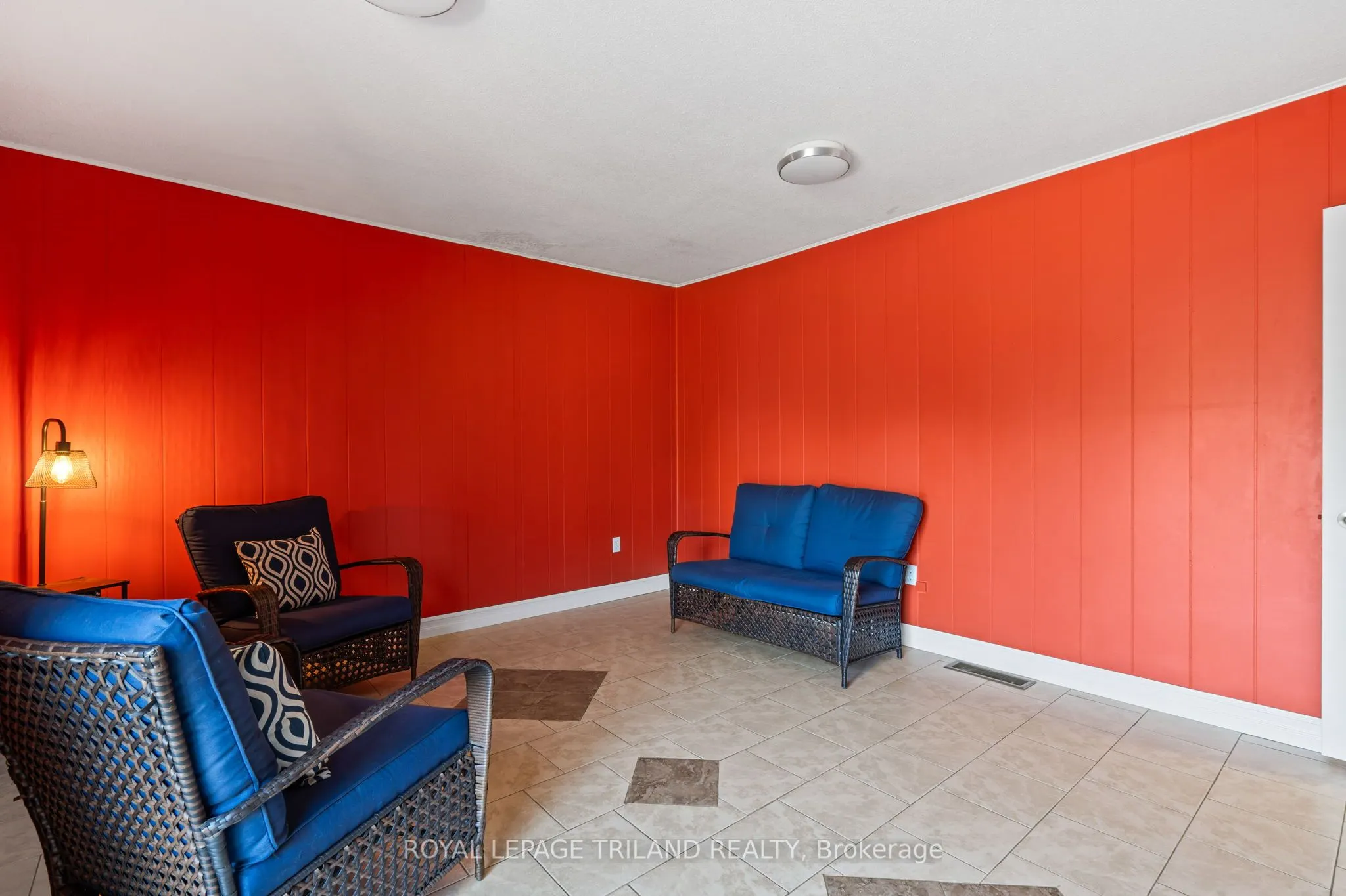 368 Kenmore Place