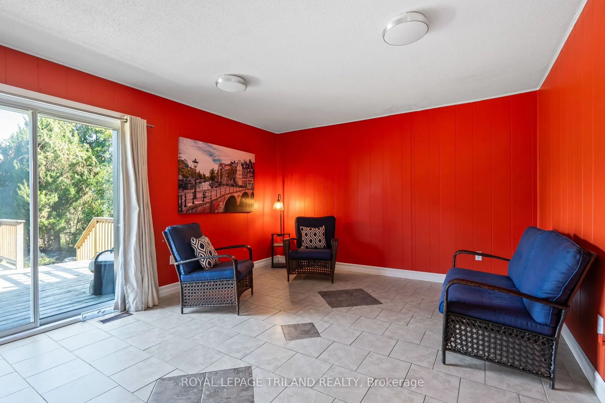 368 Kenmore Place