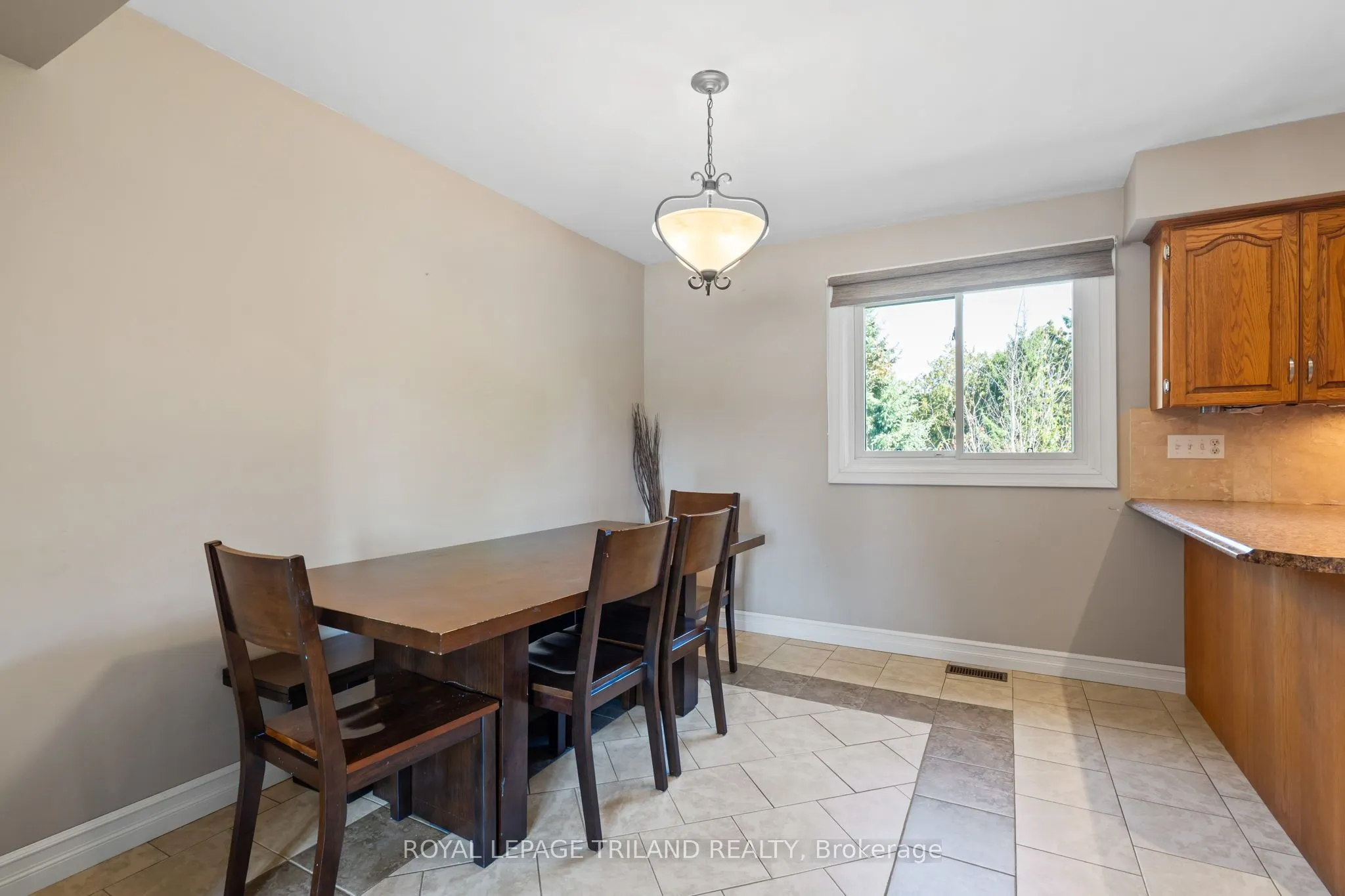 368 Kenmore Place