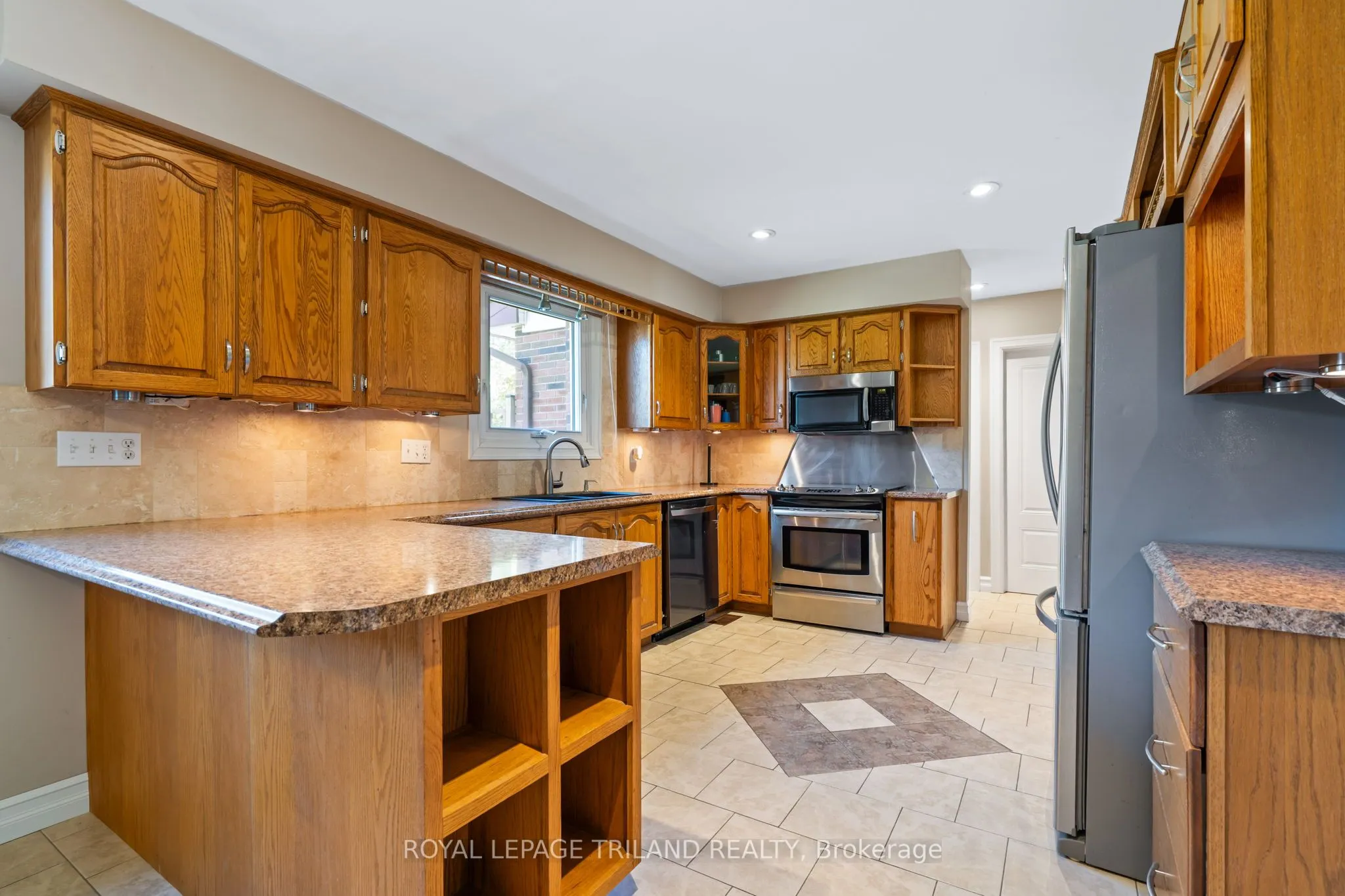 368 Kenmore Place