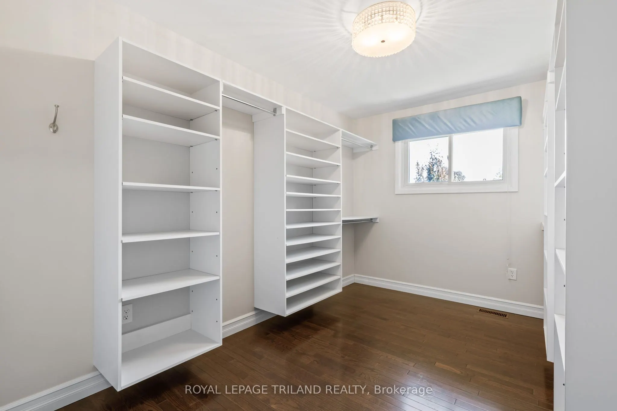 368 Kenmore Place