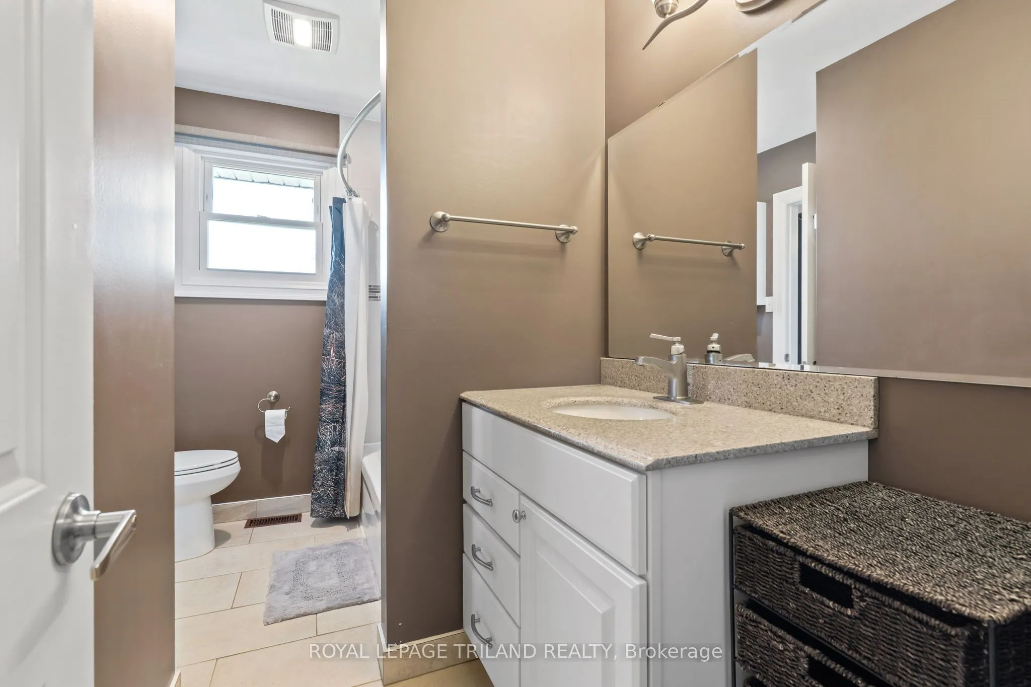 368 Kenmore Place
