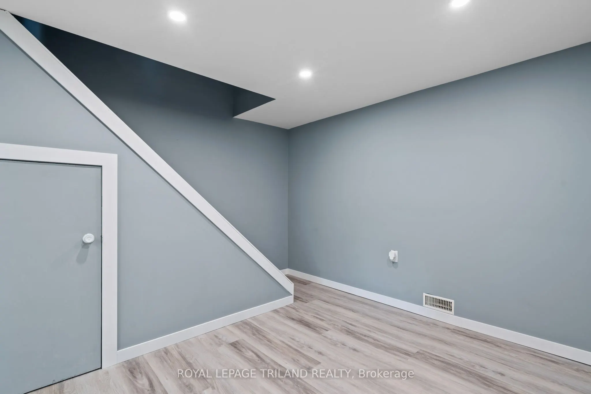 368 Kenmore Place