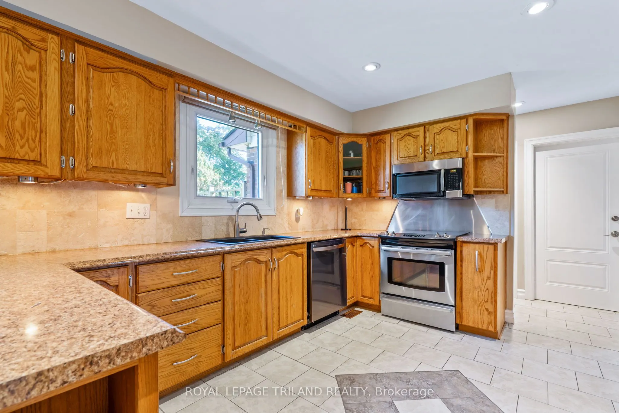368 Kenmore Place