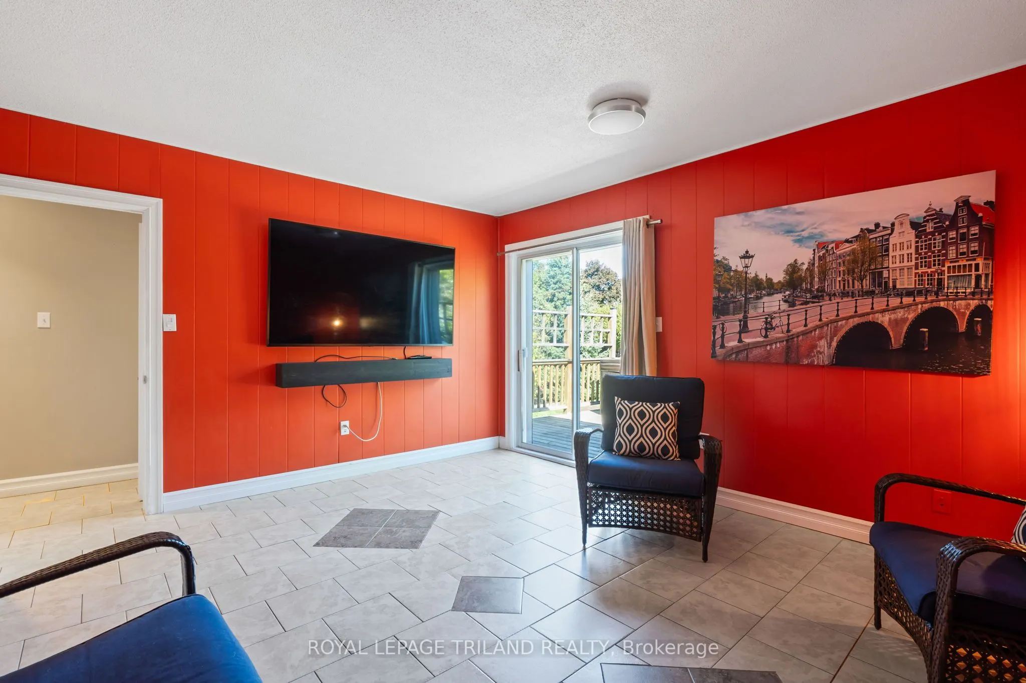 368 Kenmore Place