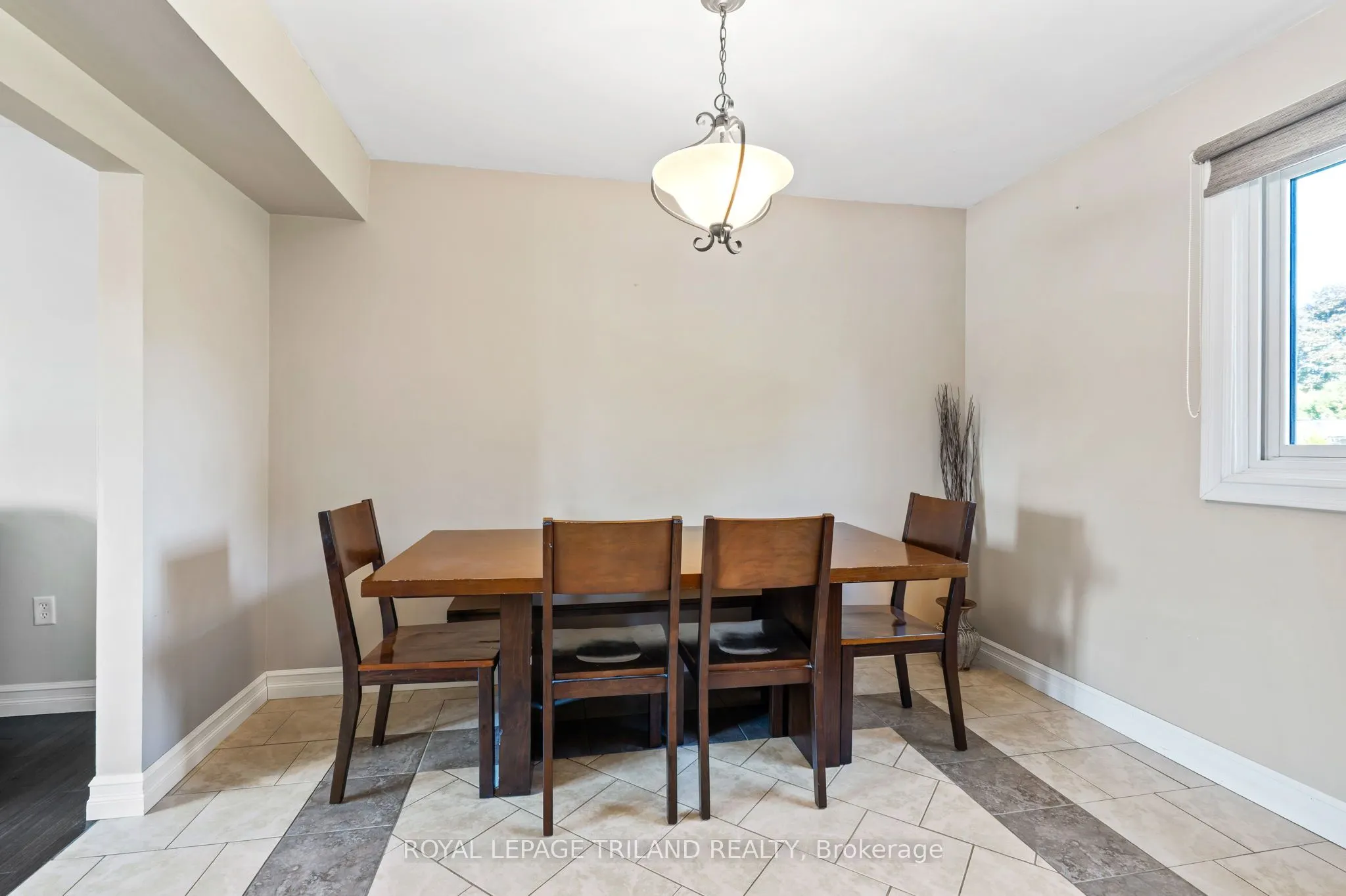 368 Kenmore Place