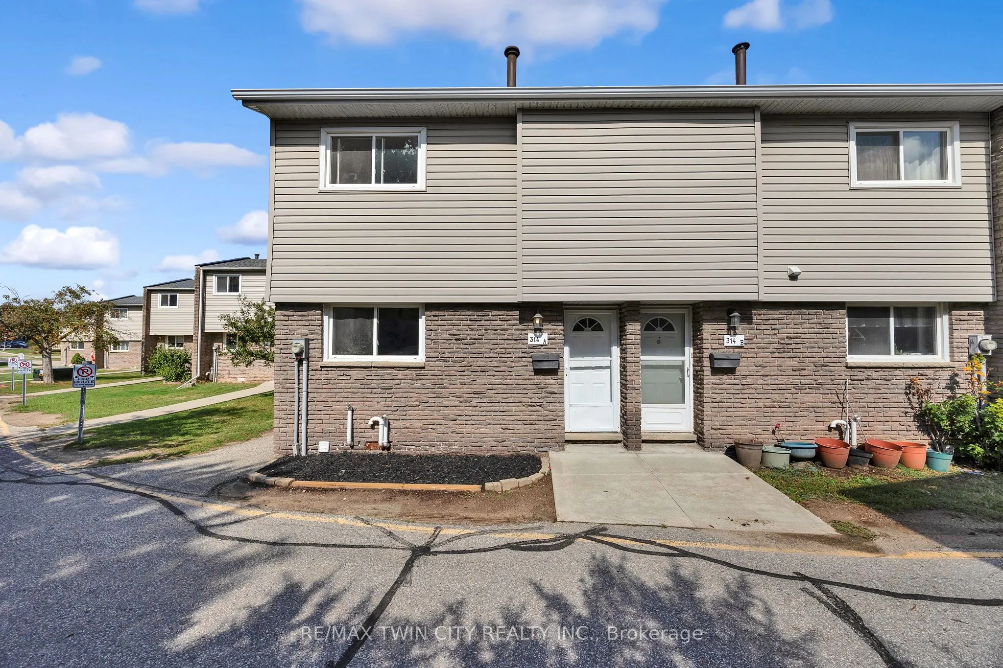 314 Bluevale Street N, #A