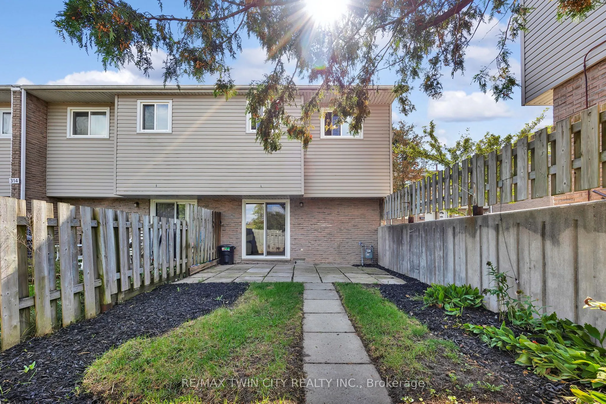 314 Bluevale Street N, #A