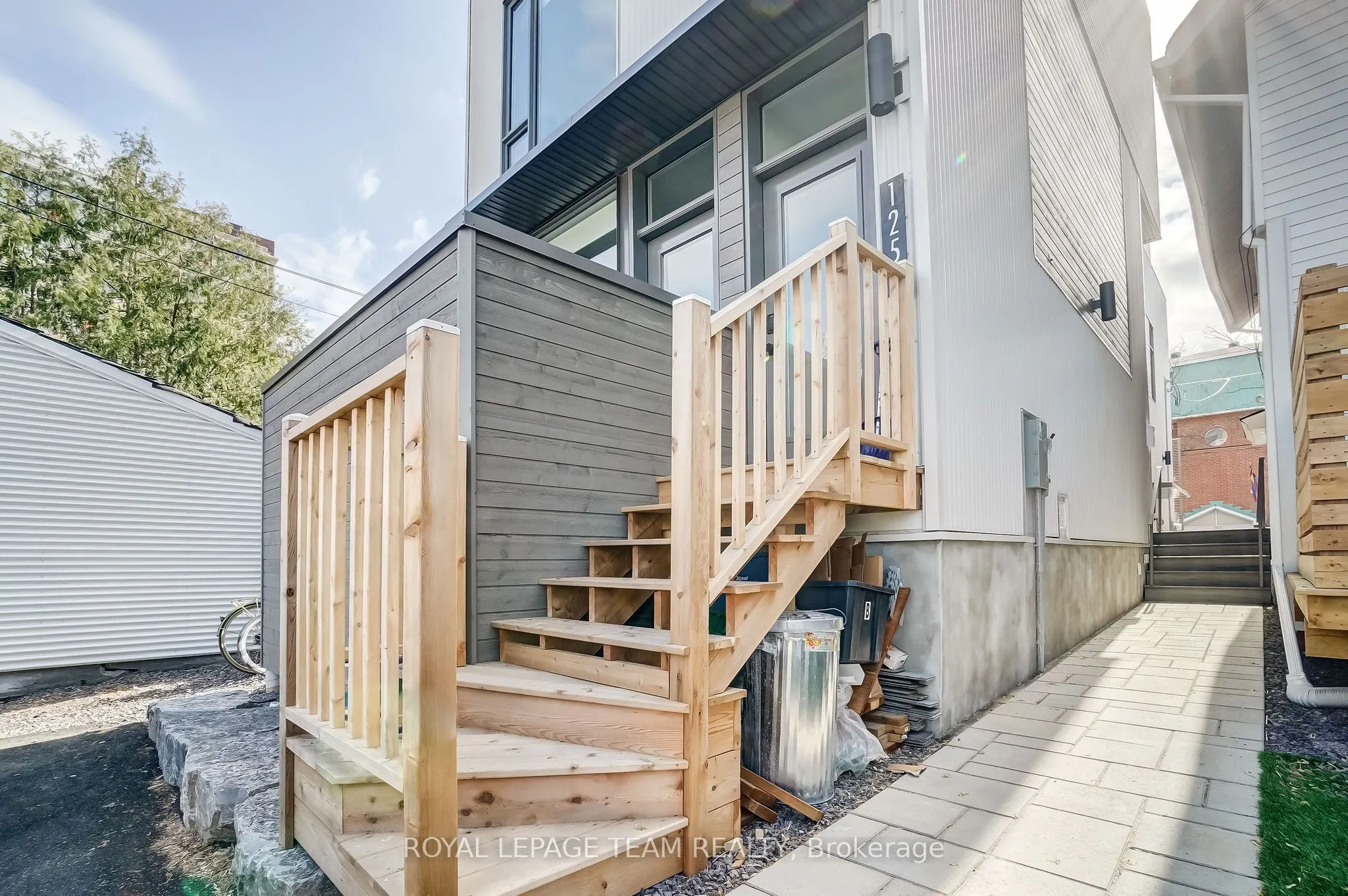 125 CARRUTHERS Avenue