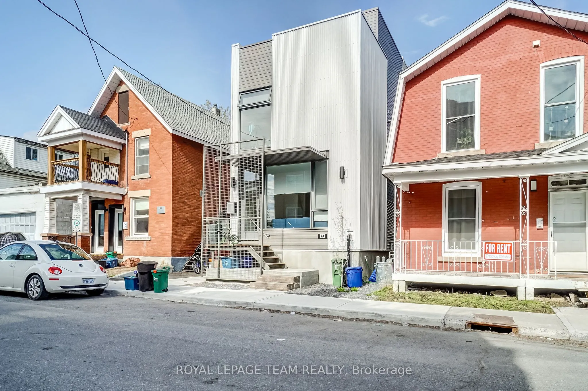 125 CARRUTHERS Avenue