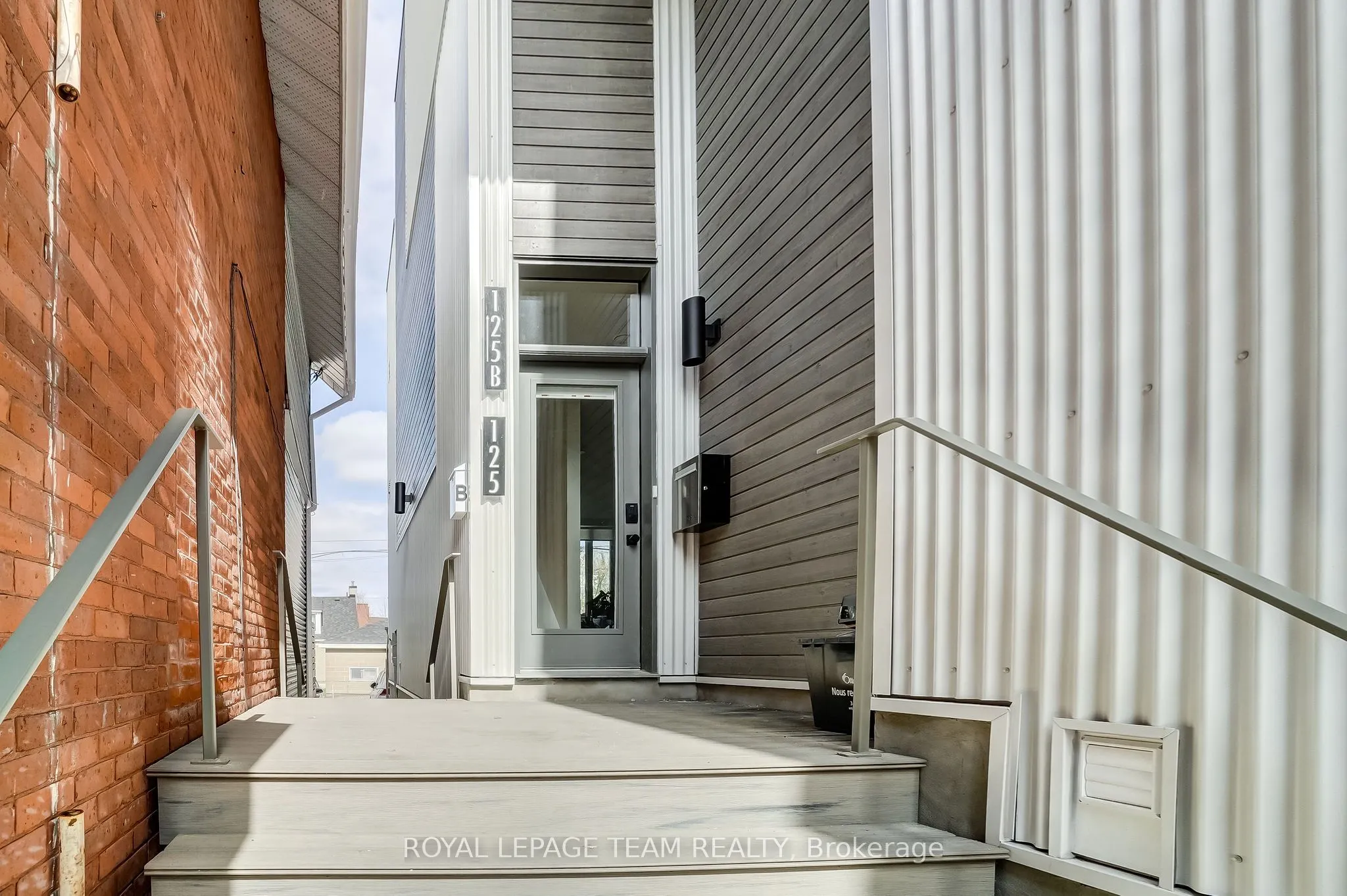 125 CARRUTHERS Avenue