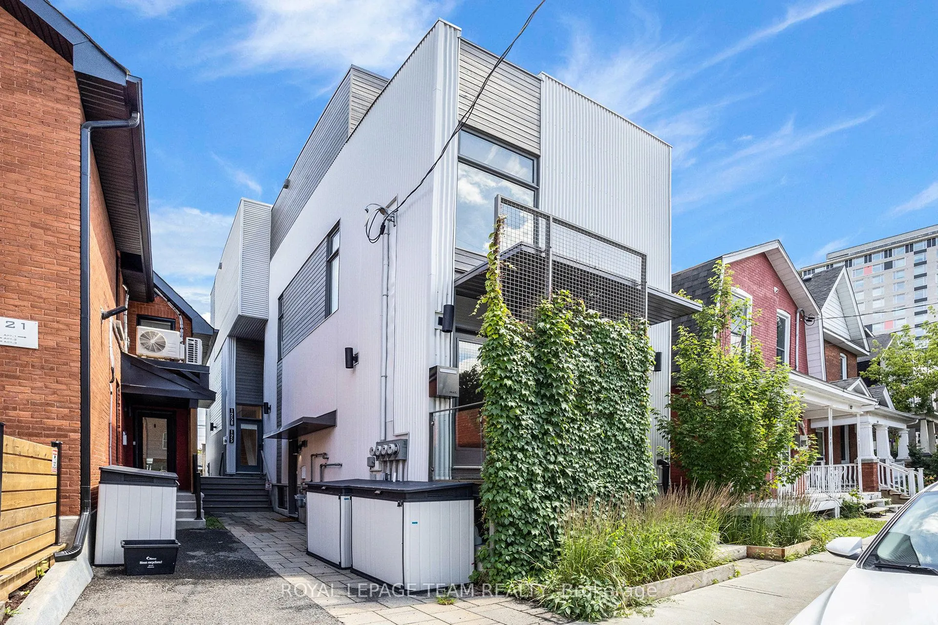 125 CARRUTHERS Avenue