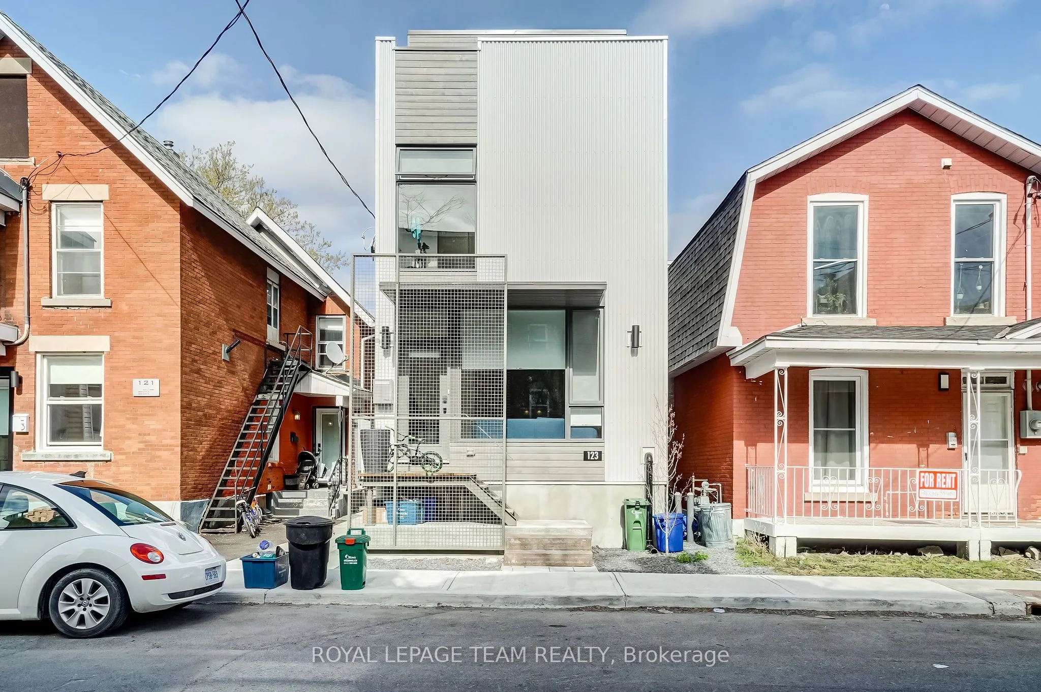 125 CARRUTHERS Avenue