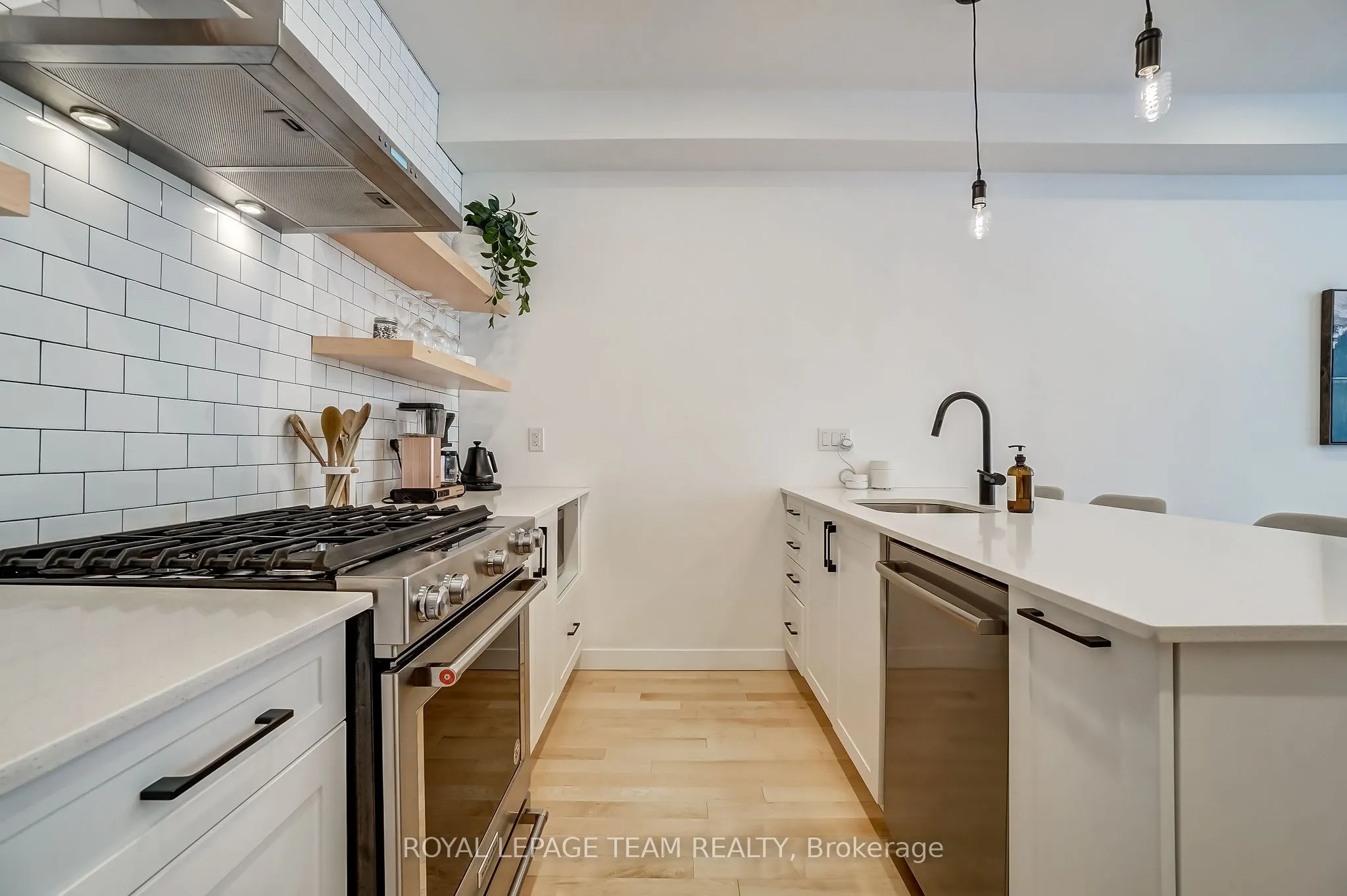 123 CARRUTHERS Avenue