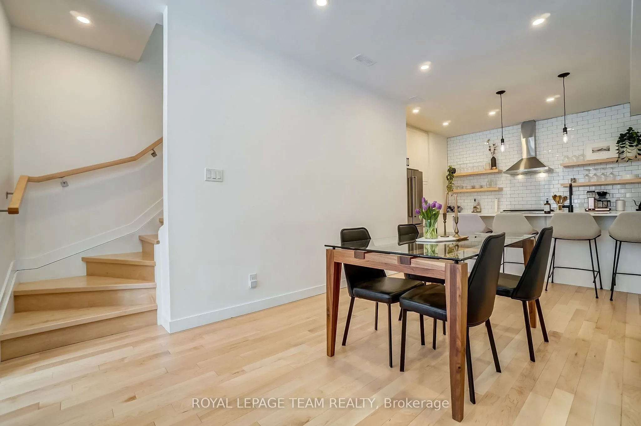 123 CARRUTHERS Avenue