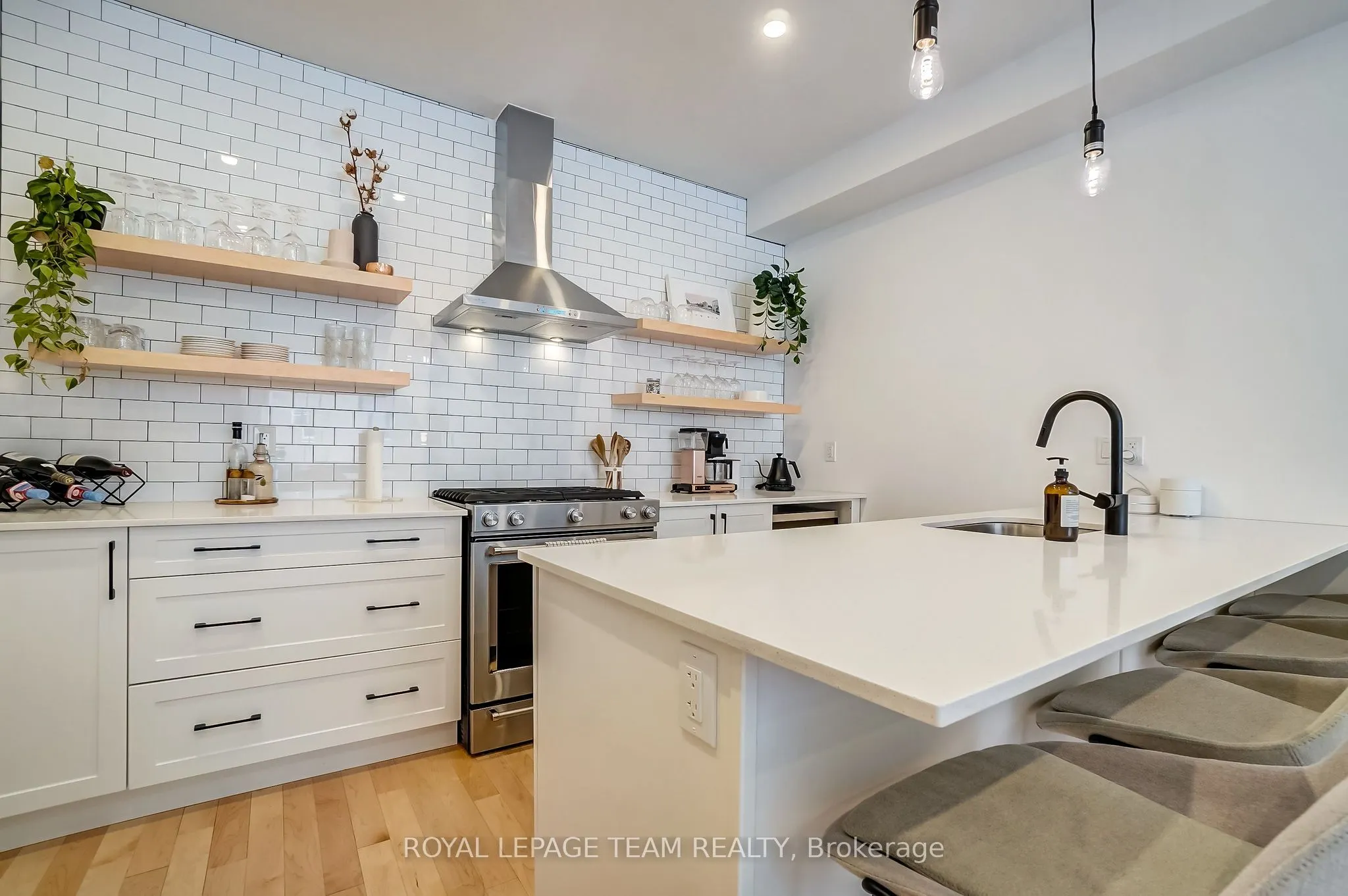 123 CARRUTHERS Avenue