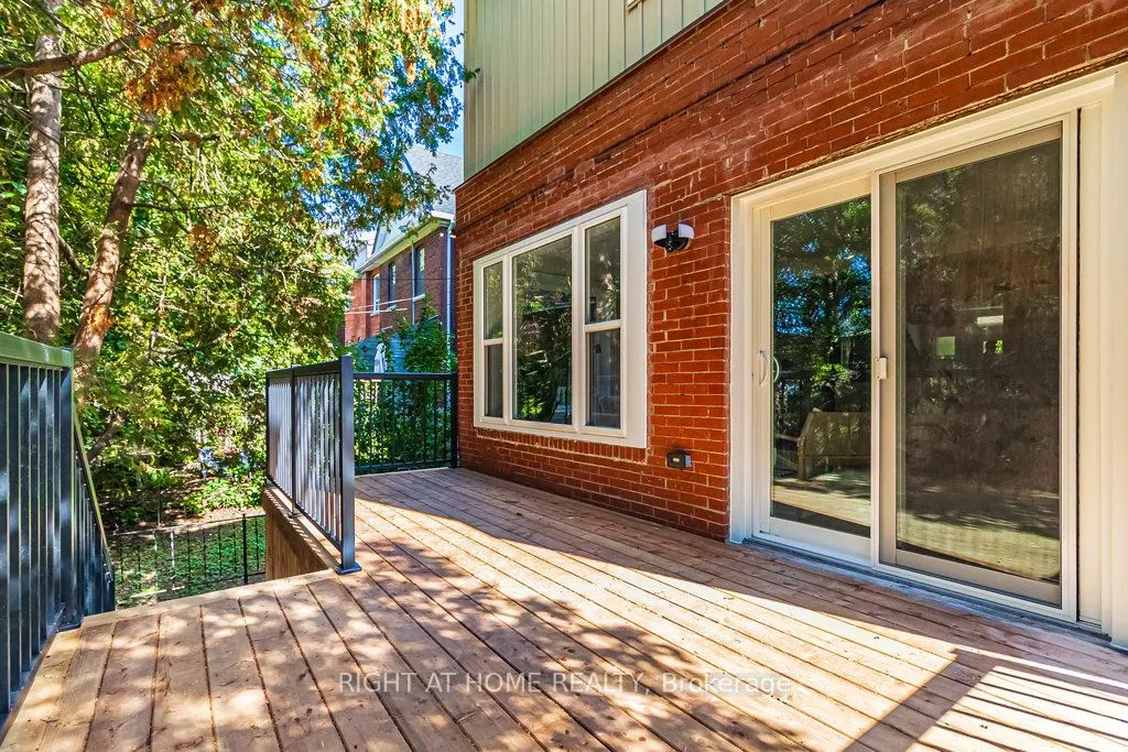 24 Strathcona Avenue S