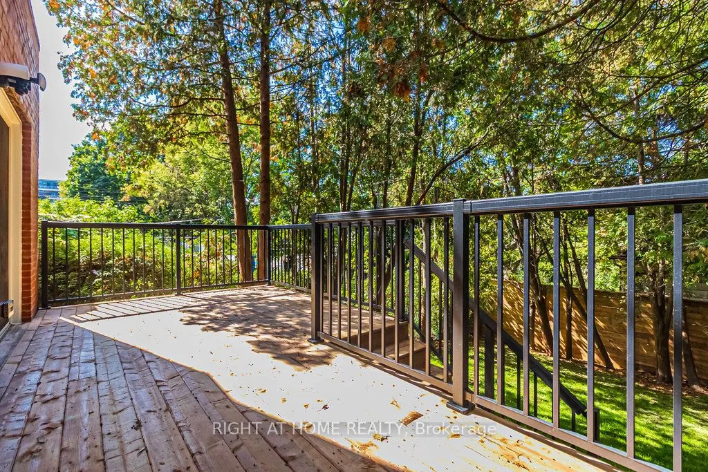 24 Strathcona Avenue S