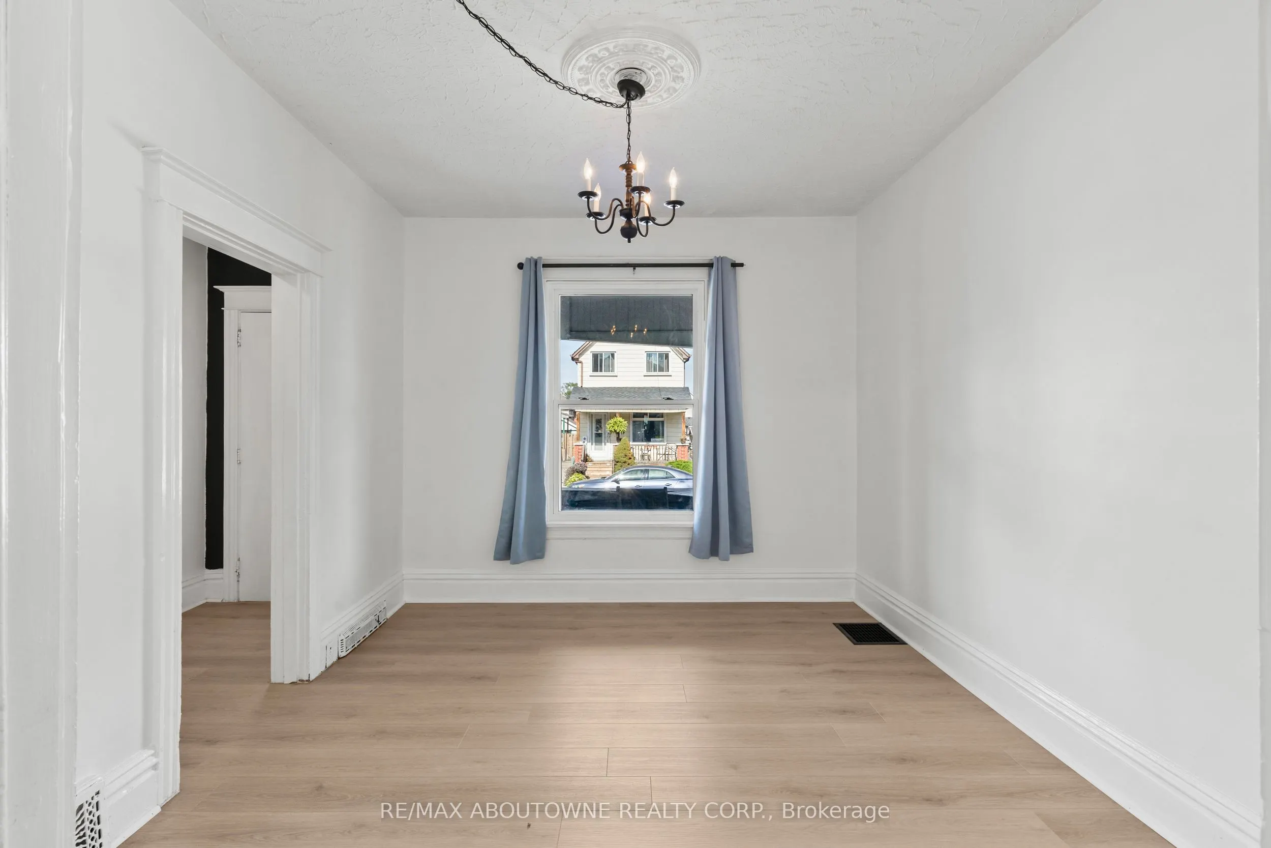 26 Rosemont Avenue