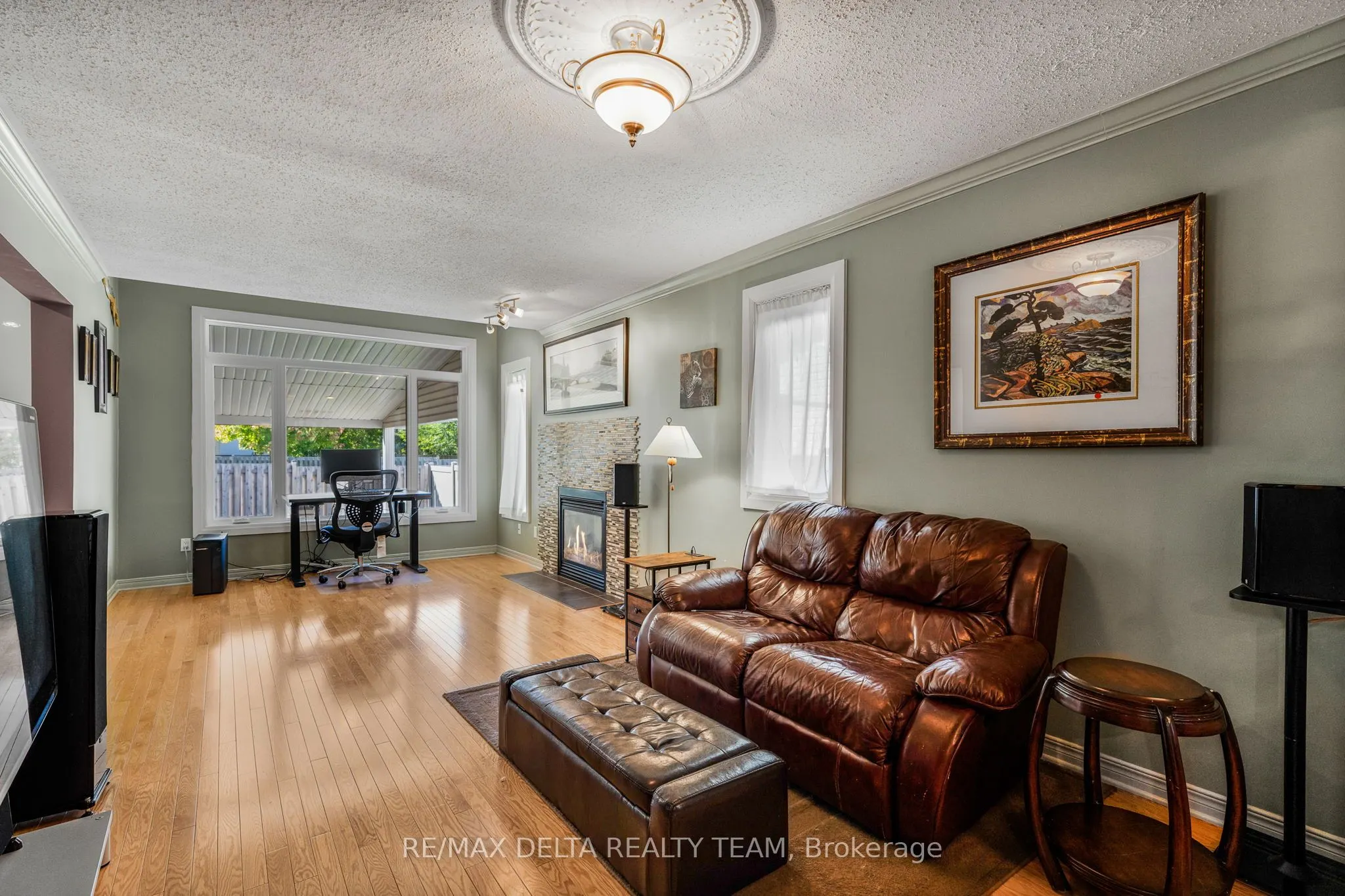 18 LONGSHIRE Circle