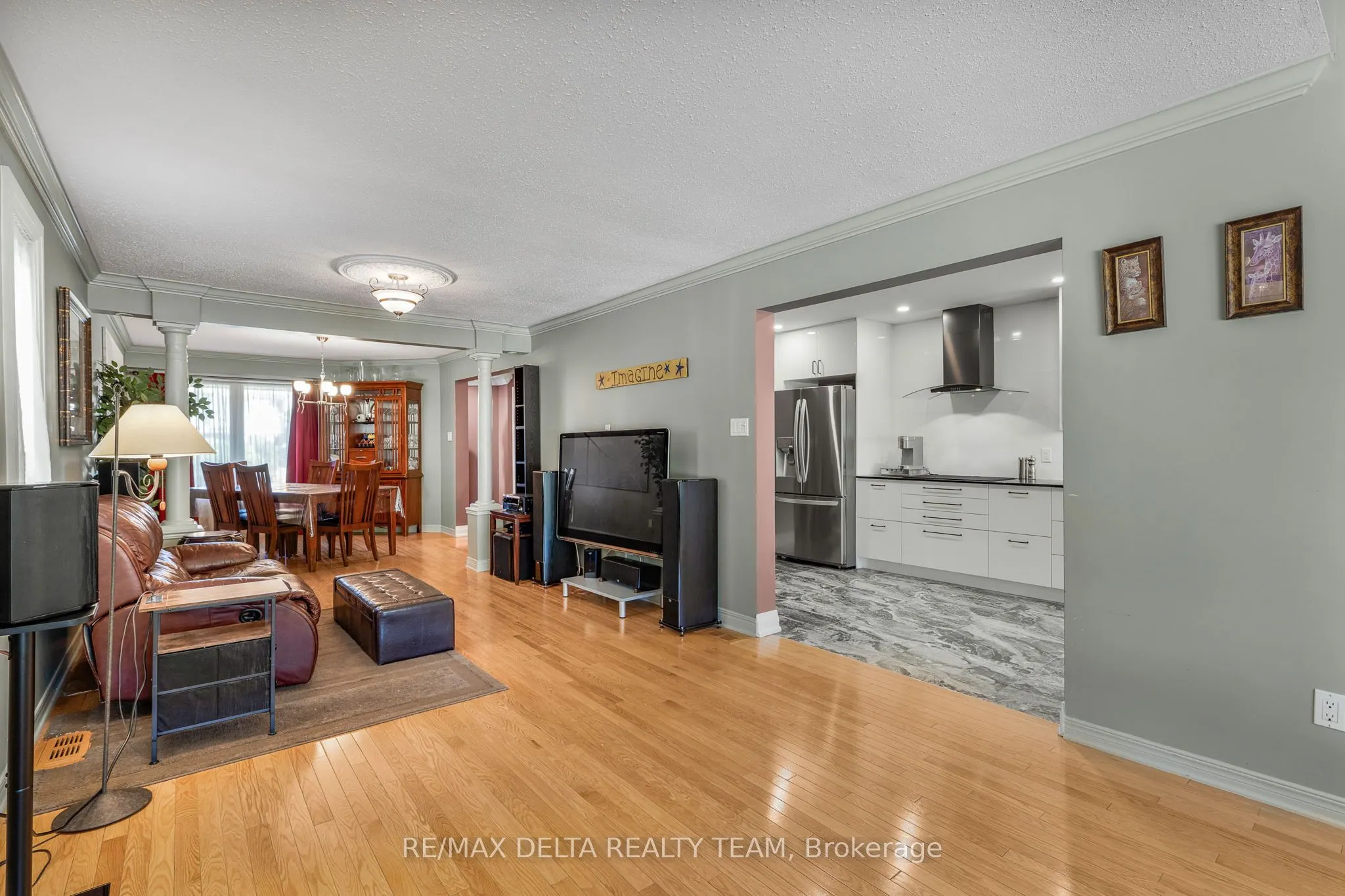 18 LONGSHIRE Circle