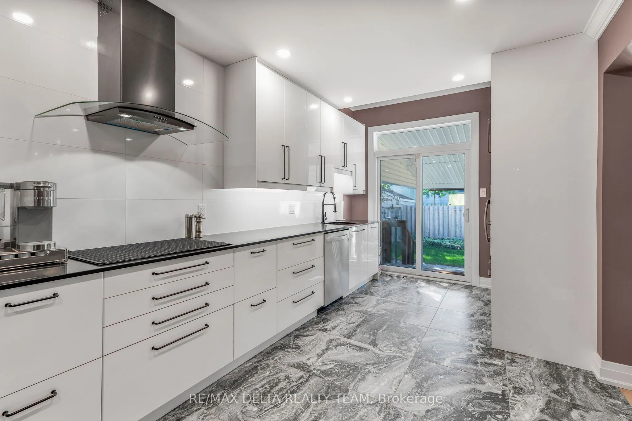 18 LONGSHIRE Circle