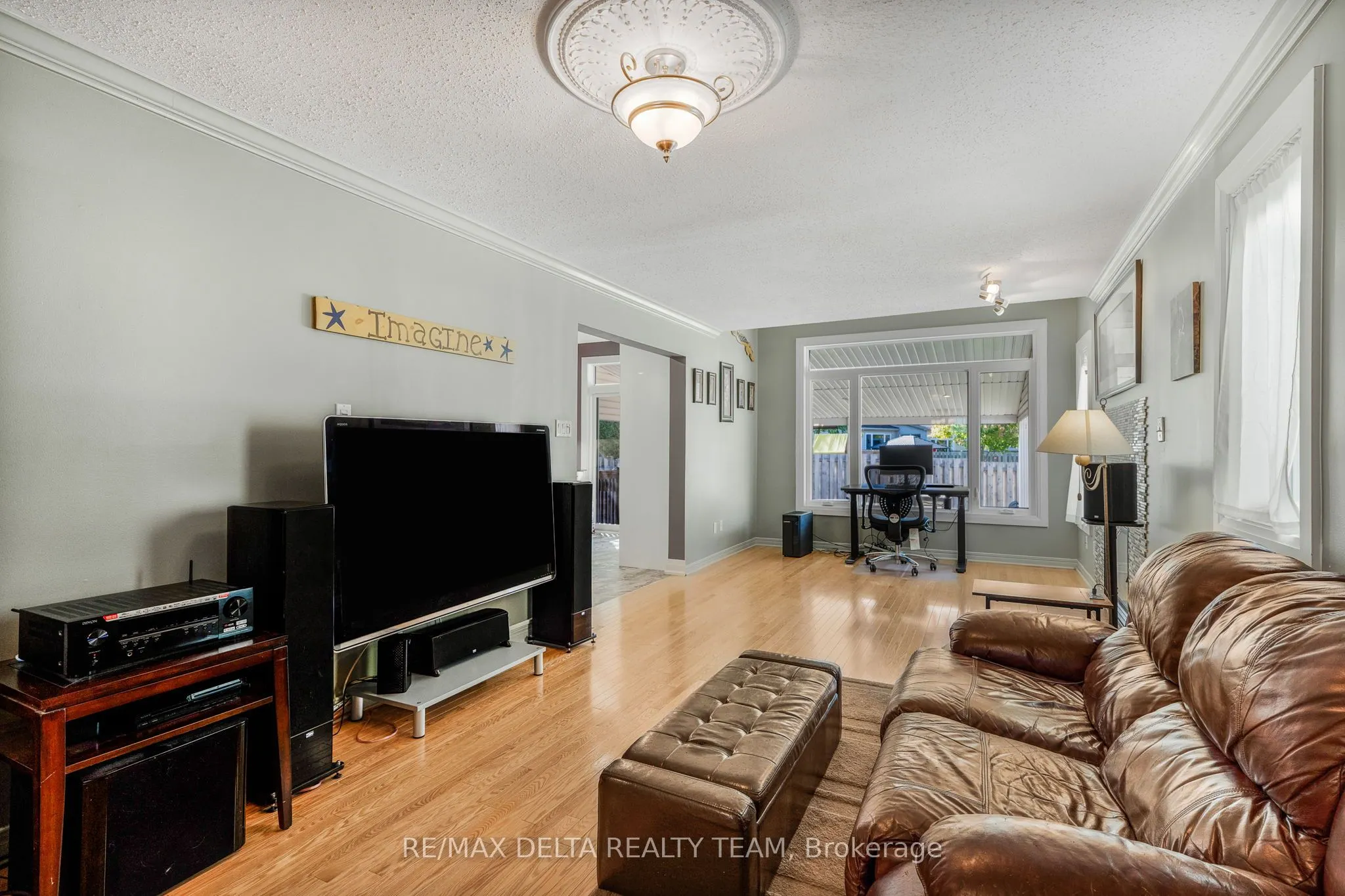 18 LONGSHIRE Circle
