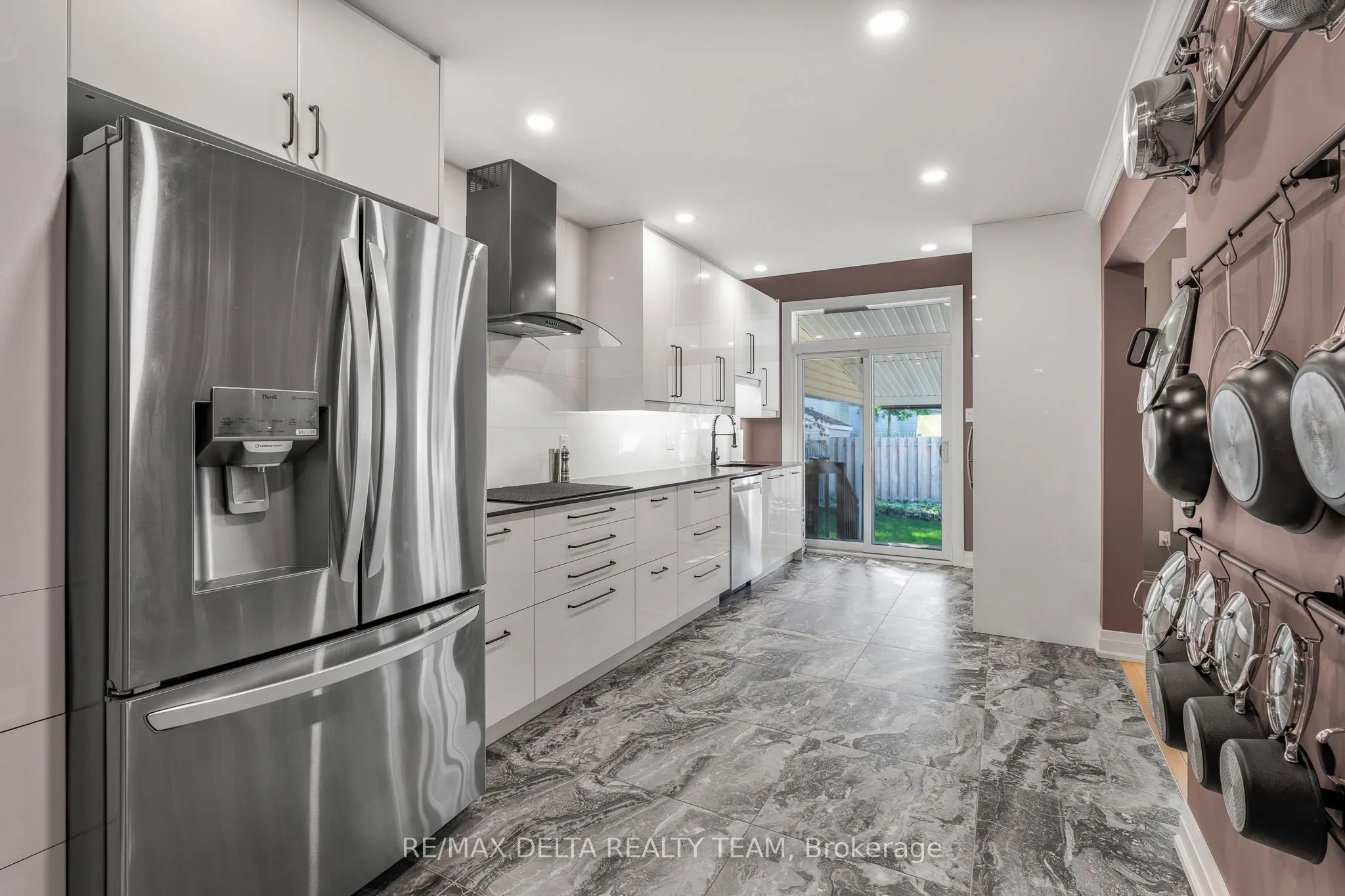 18 LONGSHIRE Circle