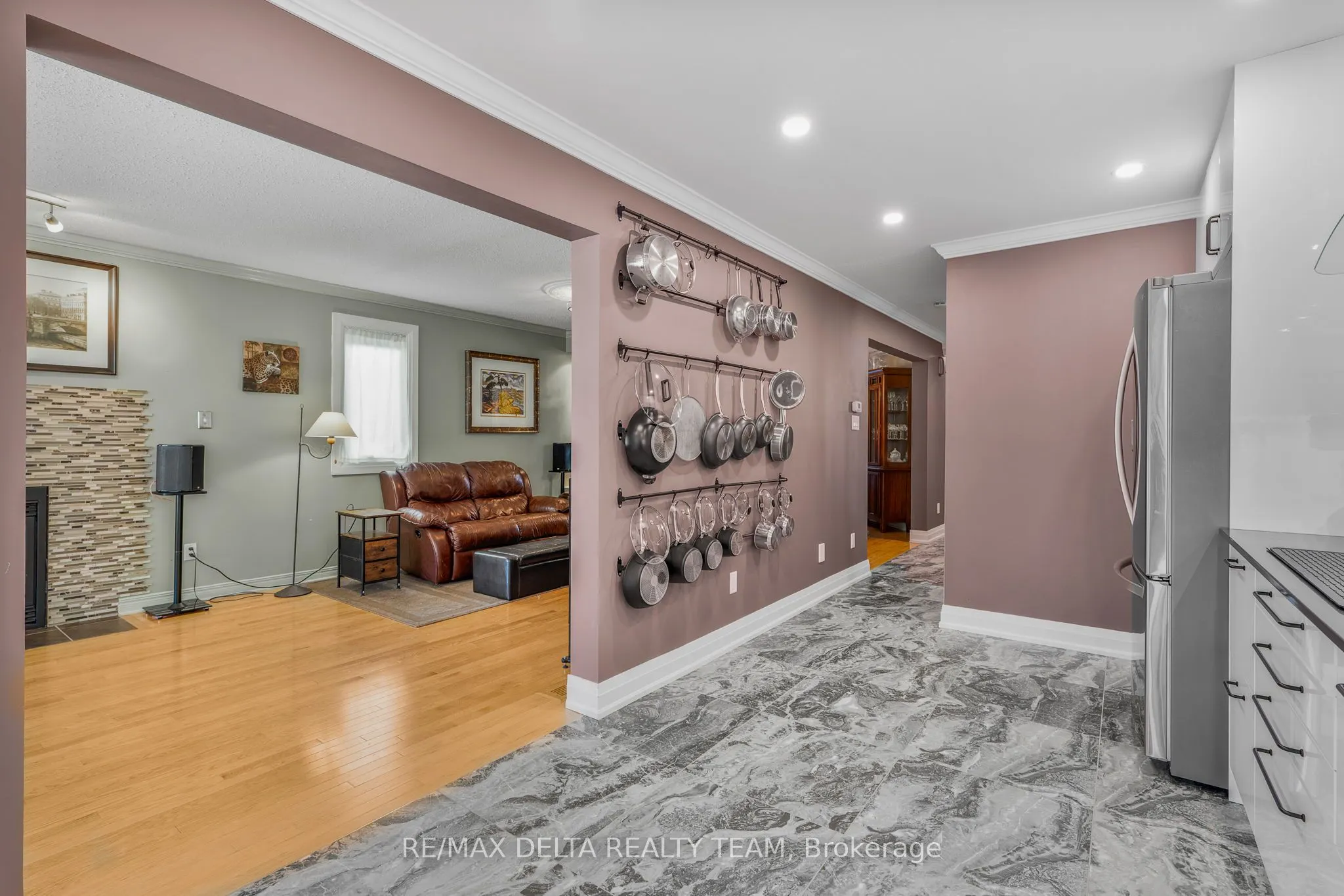 18 LONGSHIRE Circle