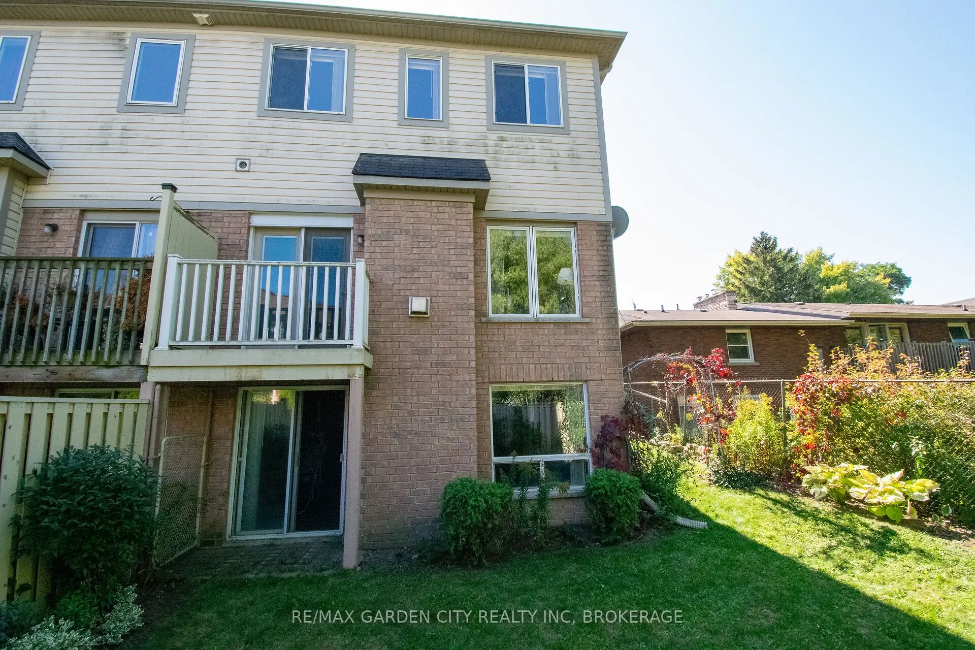 421 Queenston Street