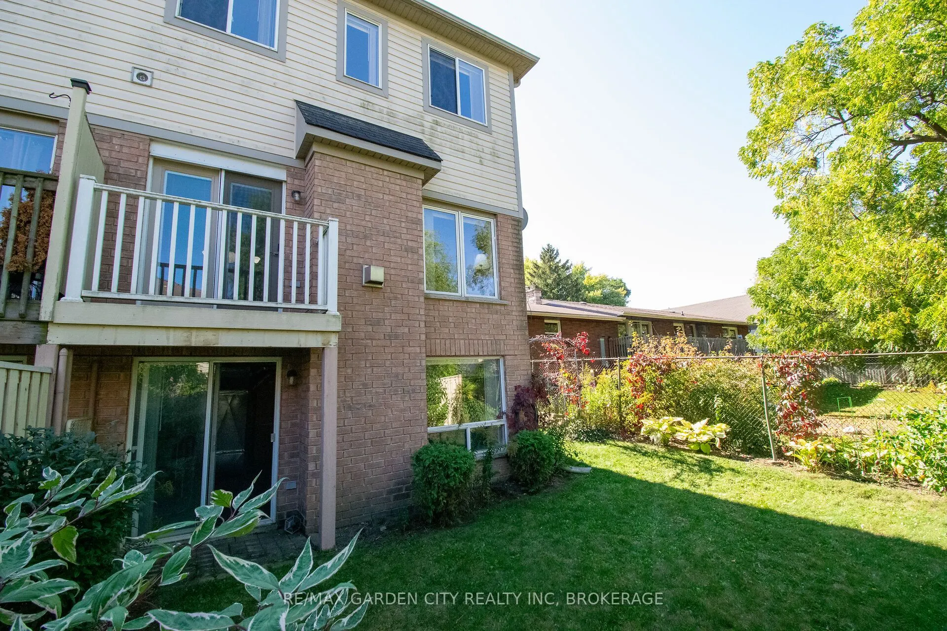 421 Queenston Street