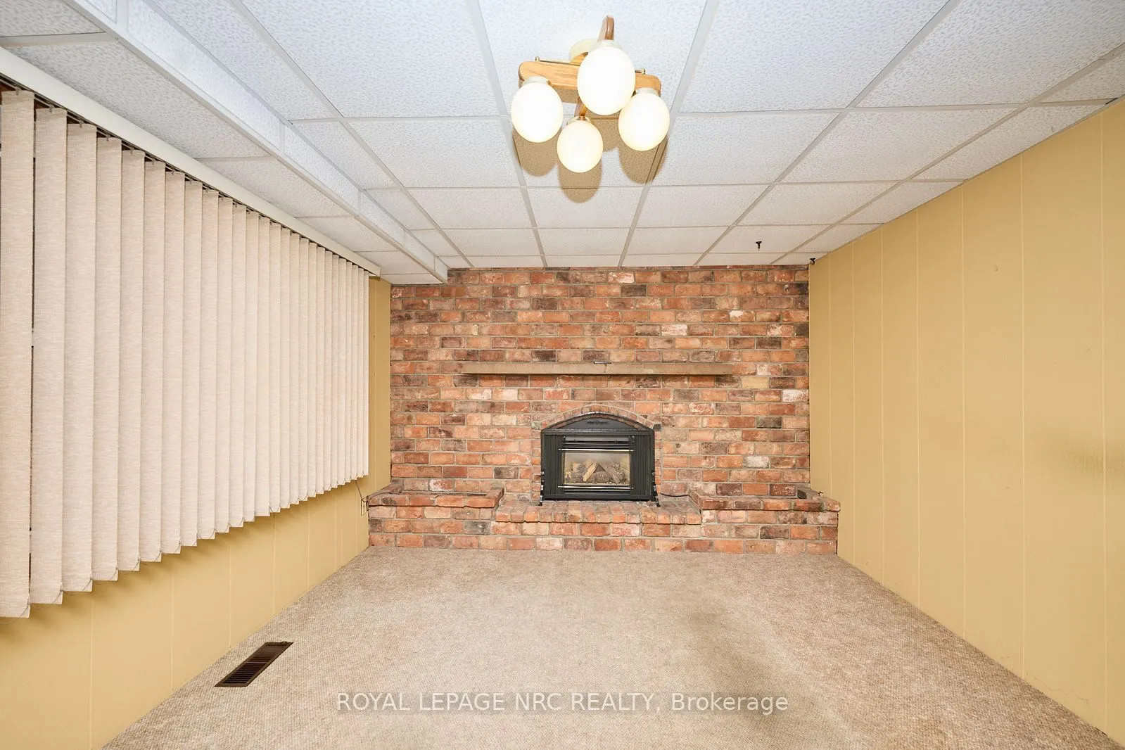 8 La Salle Drive