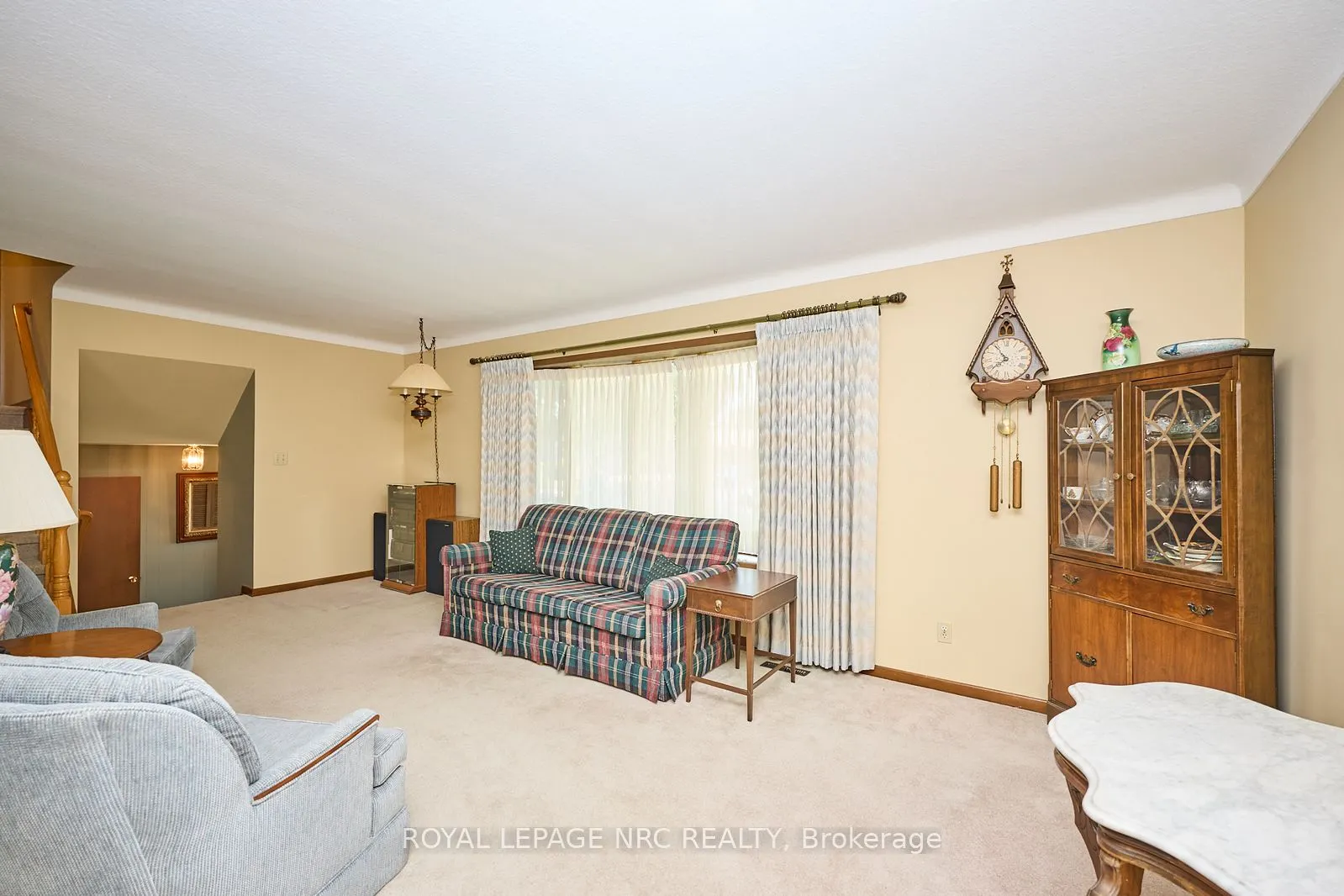 8 La Salle Drive