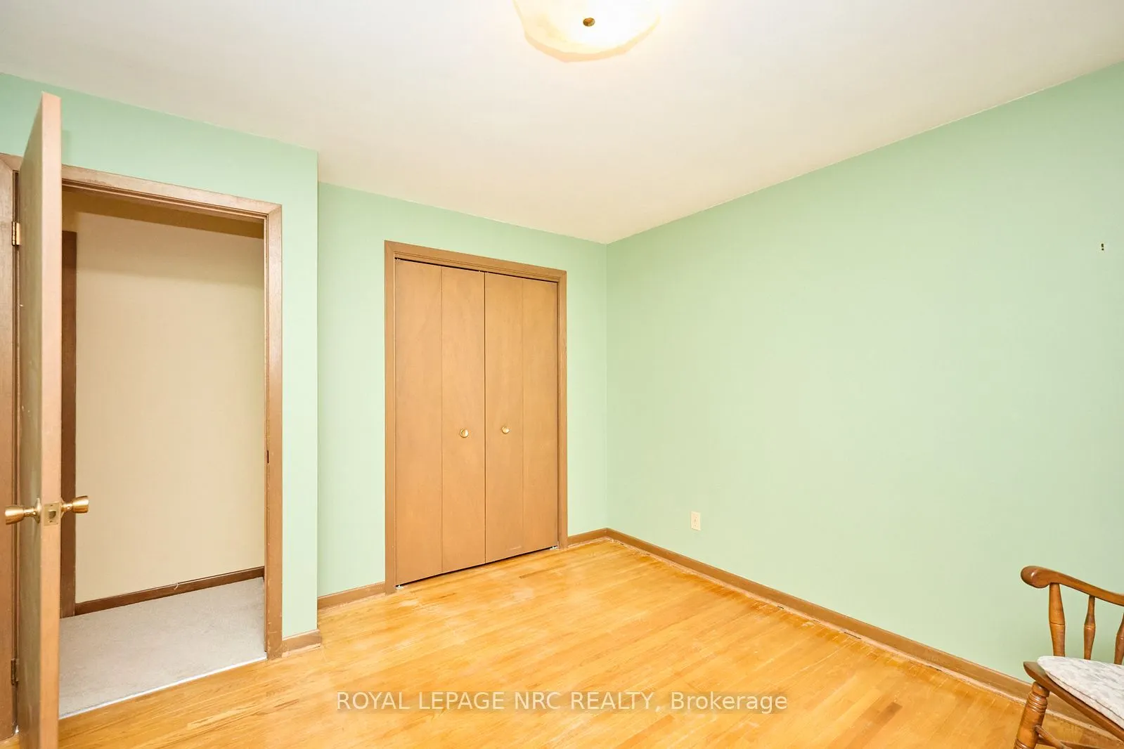8 La Salle Drive