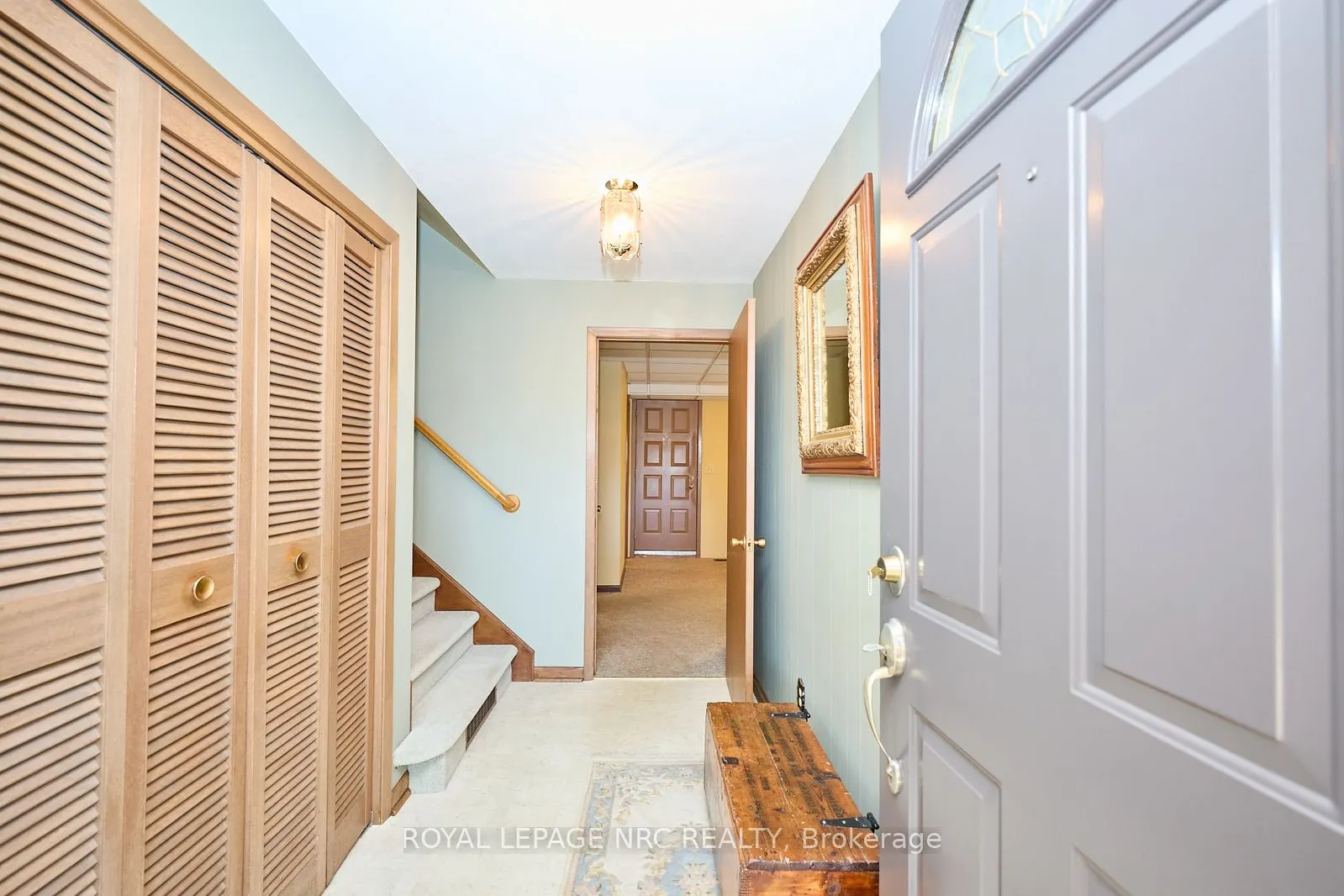 8 La Salle Drive