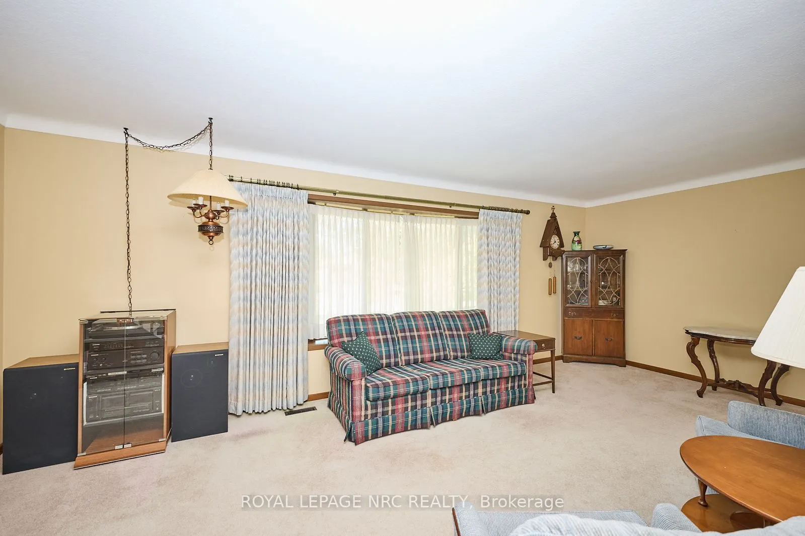 8 La Salle Drive
