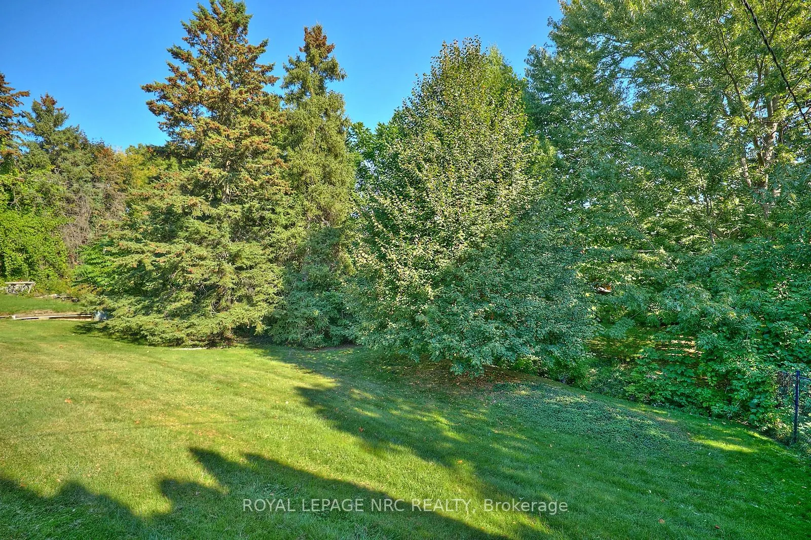 8 La Salle Drive