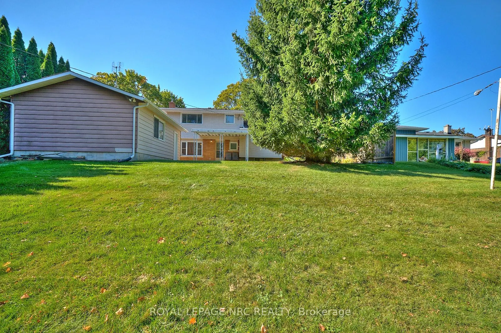 8 La Salle Drive