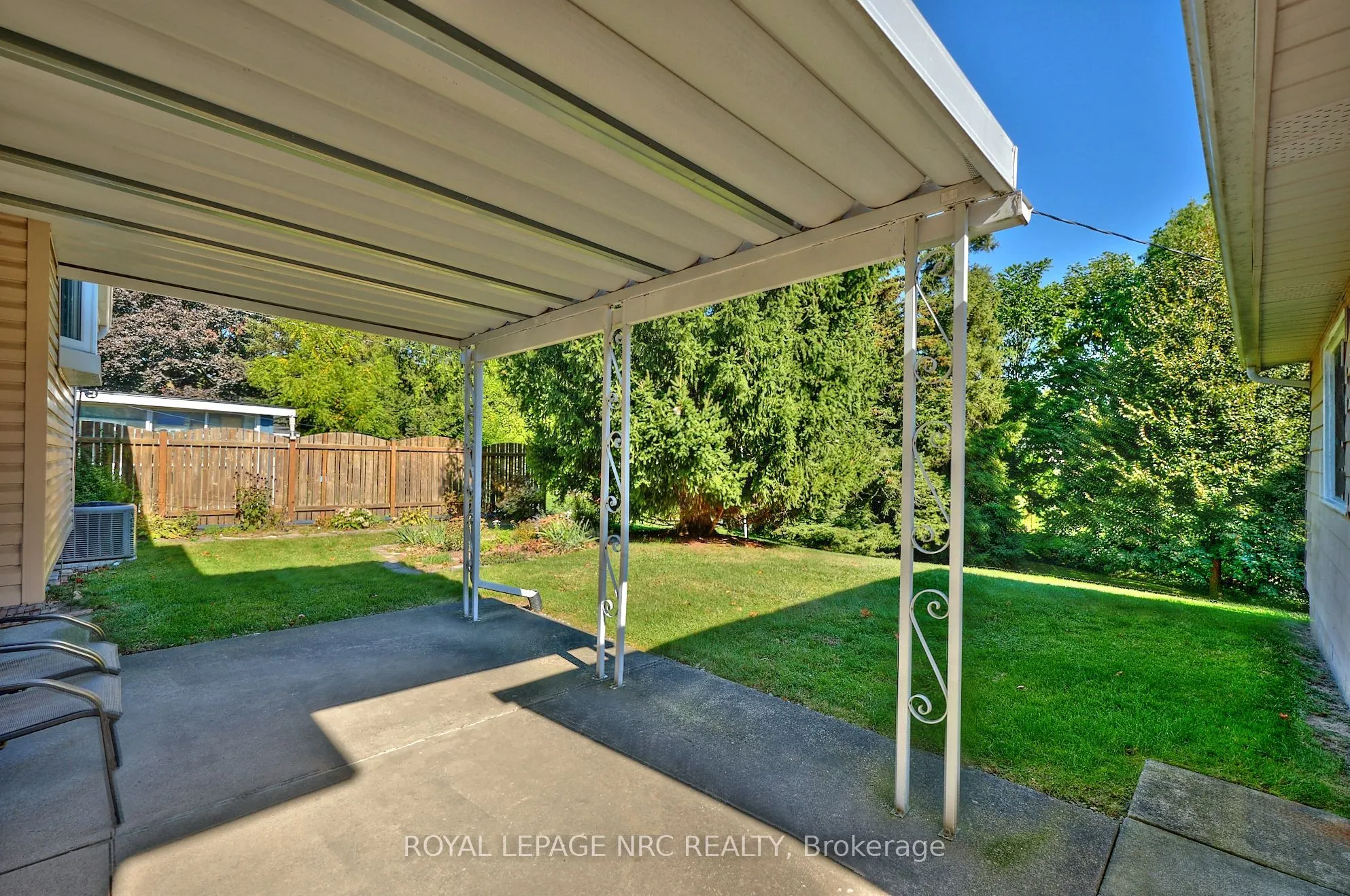 8 La Salle Drive