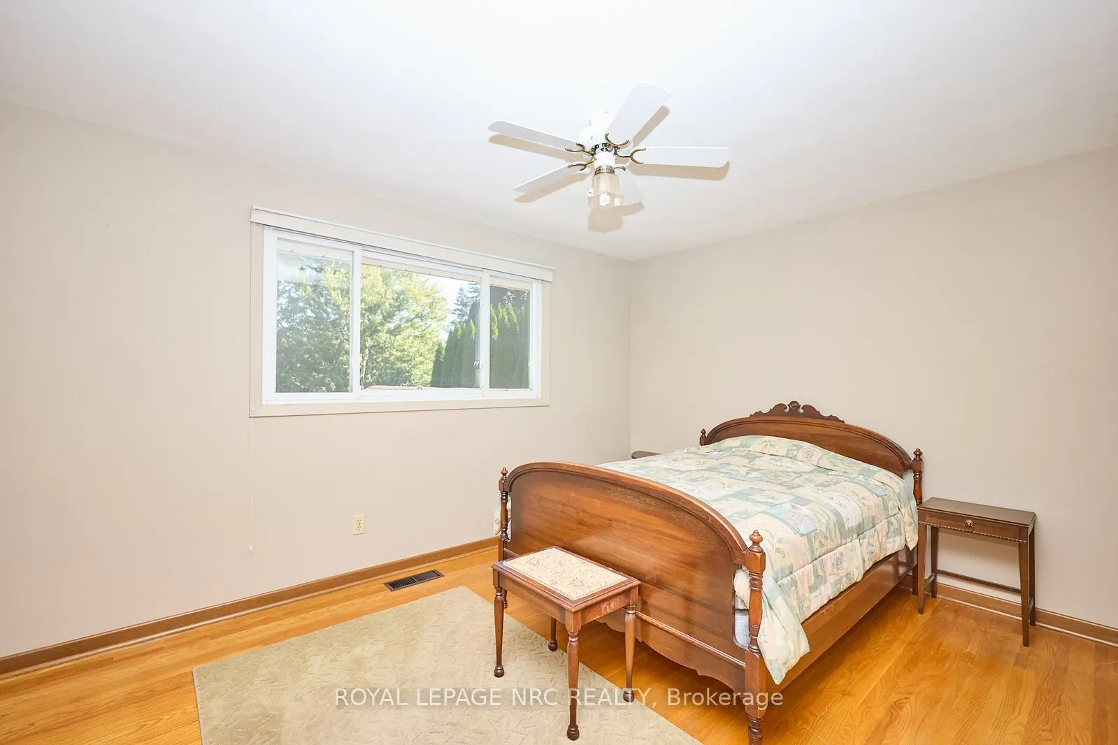 8 La Salle Drive