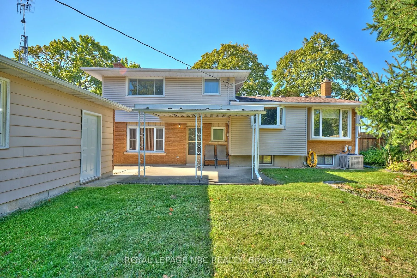 8 La Salle Drive