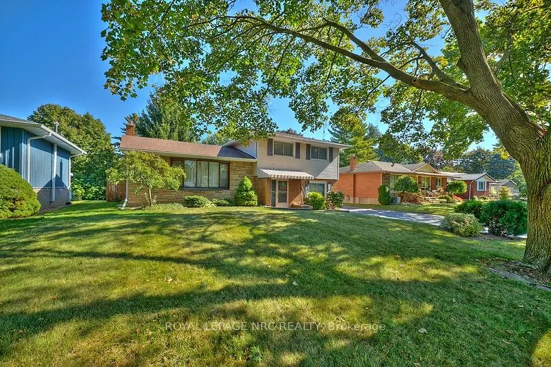8 La Salle Drive