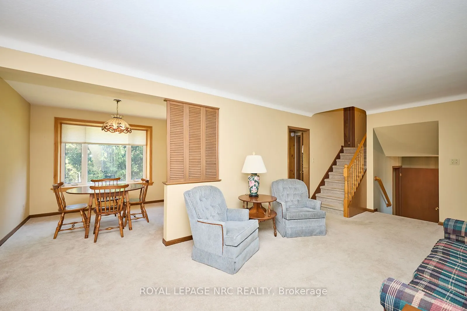 8 La Salle Drive