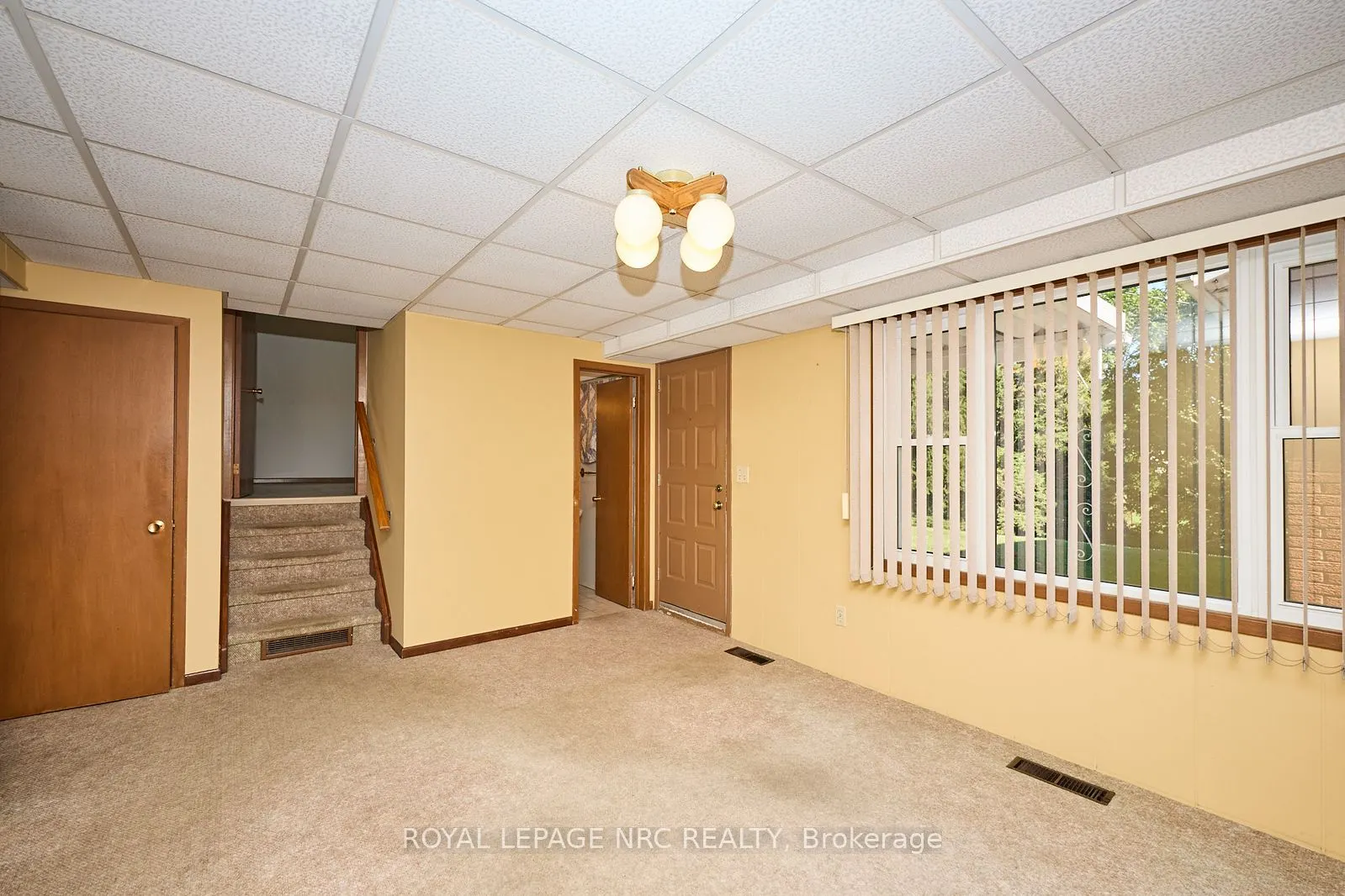 8 La Salle Drive