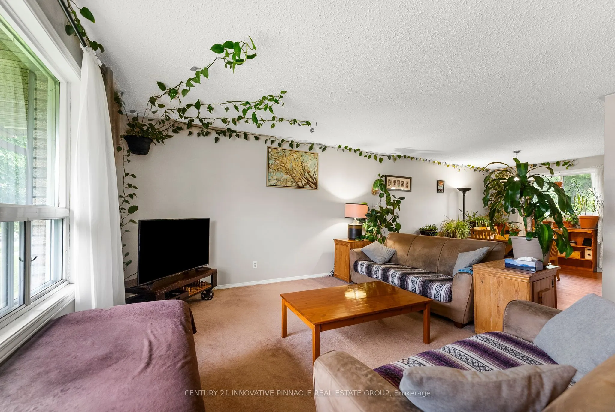 594 Herbert Street E