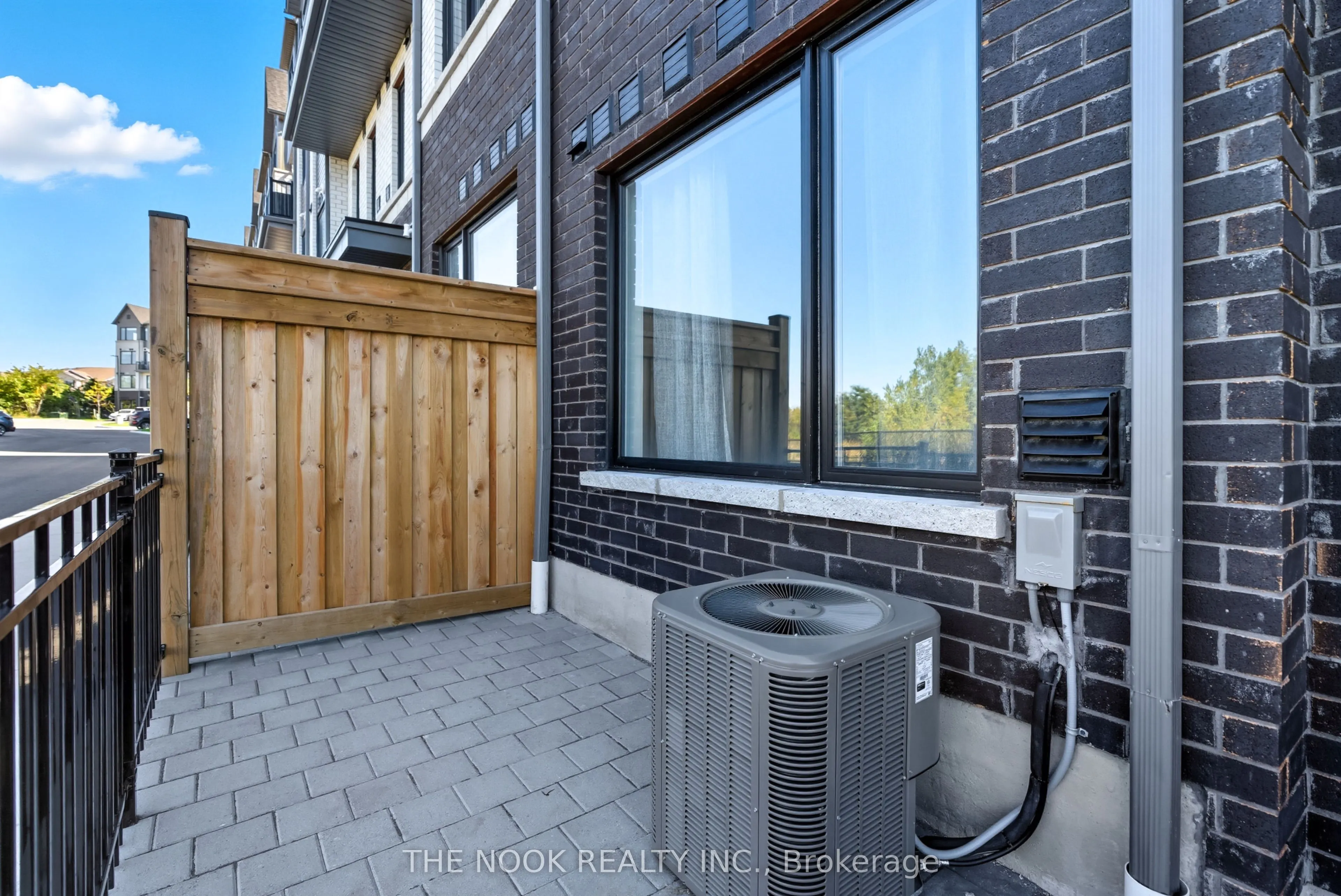 160 Densmore Road, #601