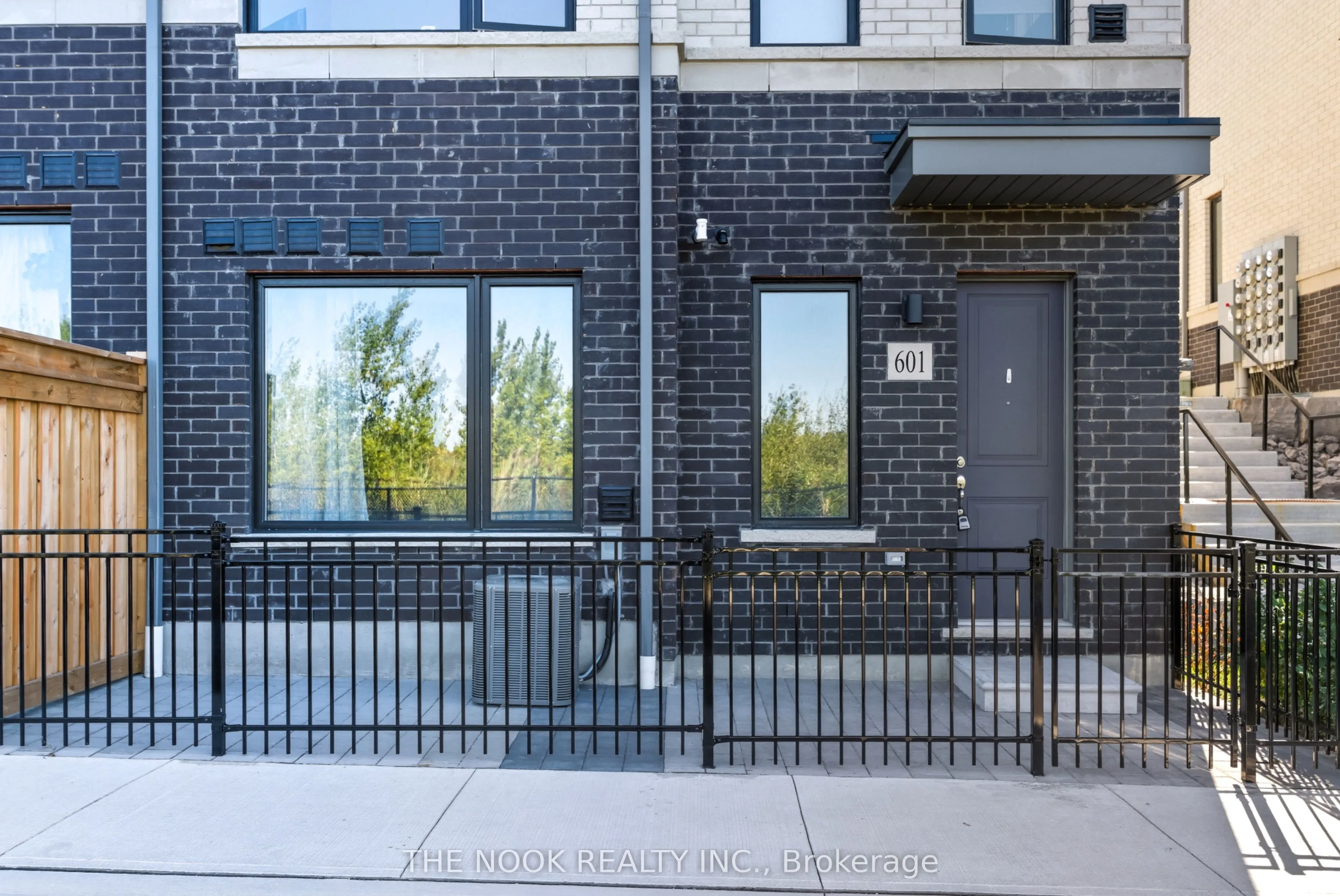 160 Densmore Road, #601