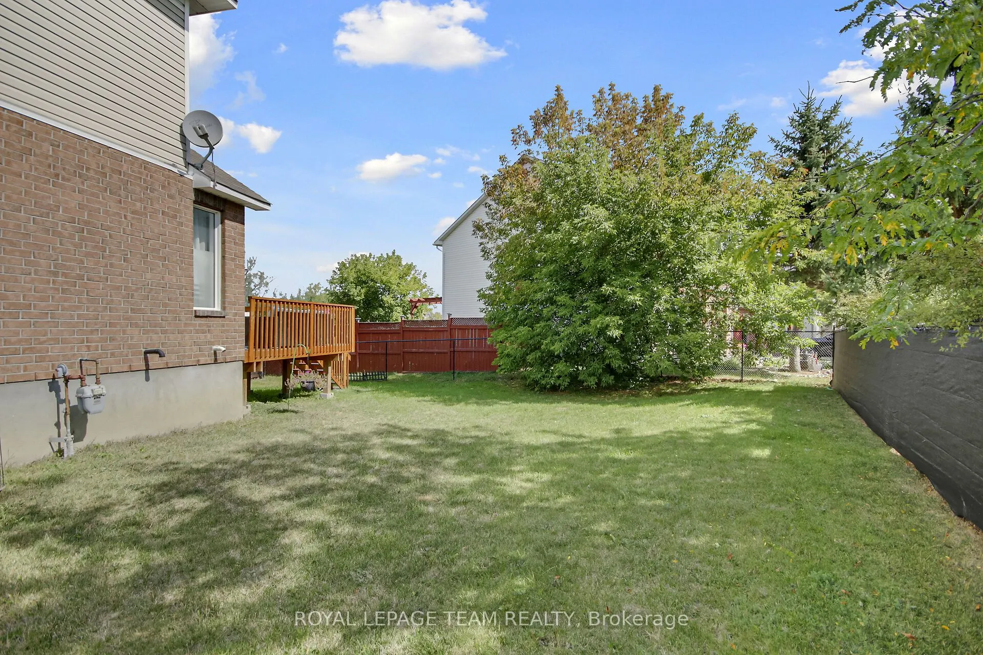 2001 Dunollie Crescent