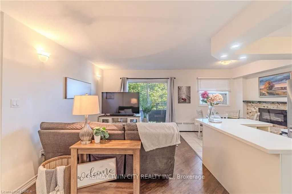 648 Grey Street, #305