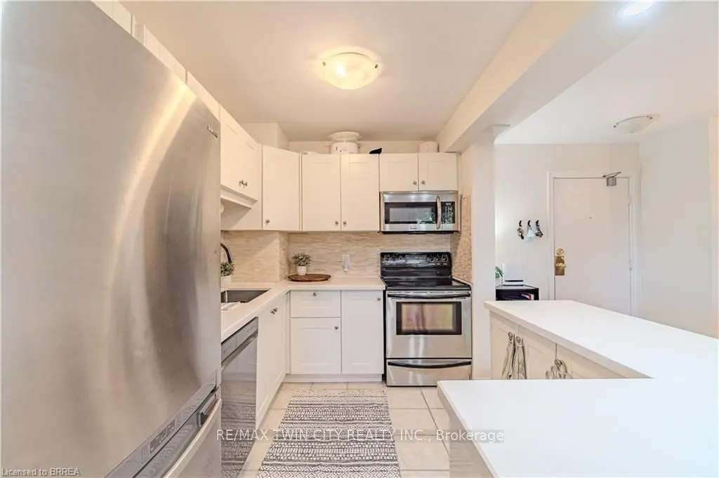 648 Grey Street, #305